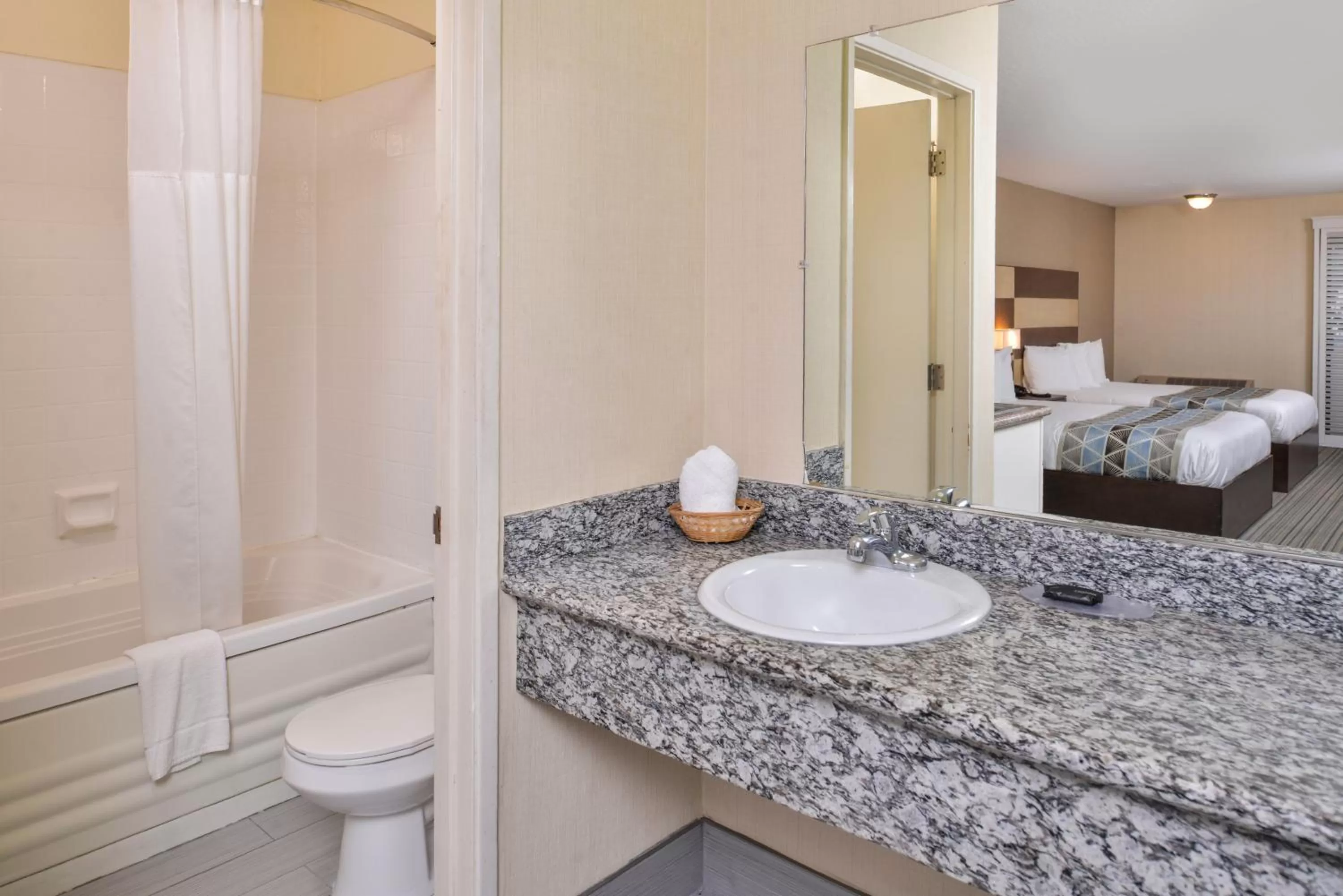 Bathroom, Bed in Good Living Inn