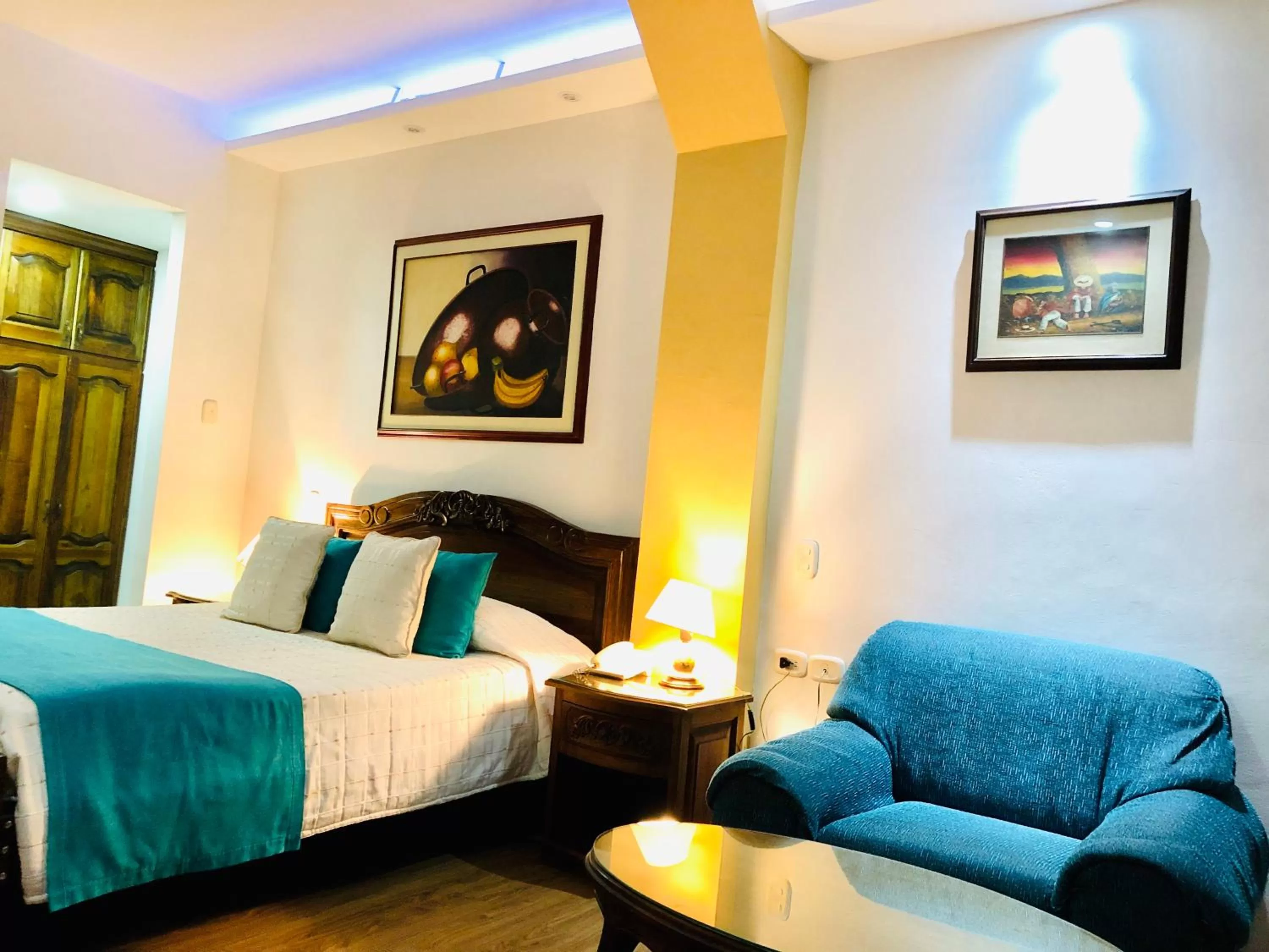 Property building, Bed in El Gran Hotel de Pereira