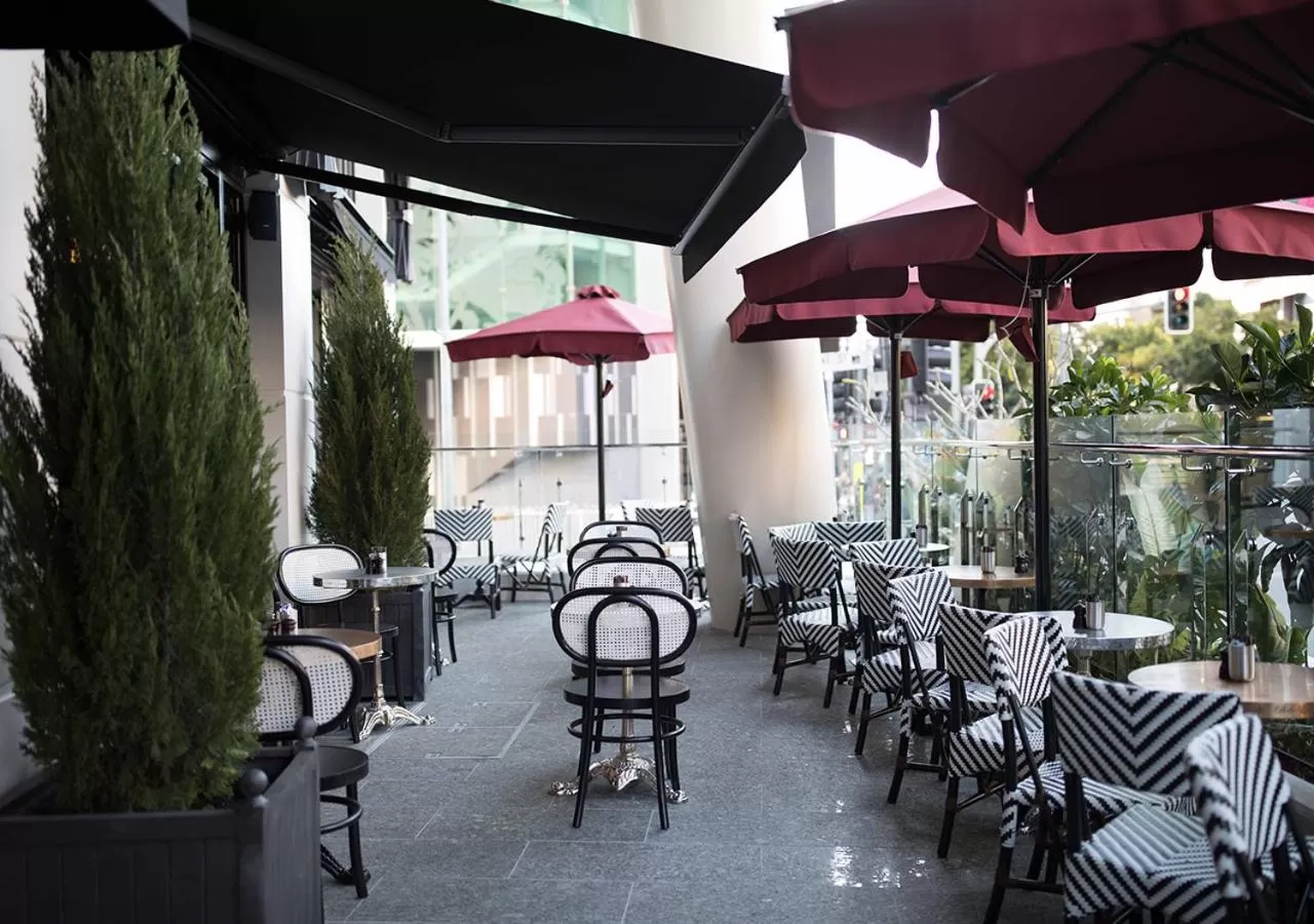 Restaurant/places to eat in Emporium Hotel South Bank