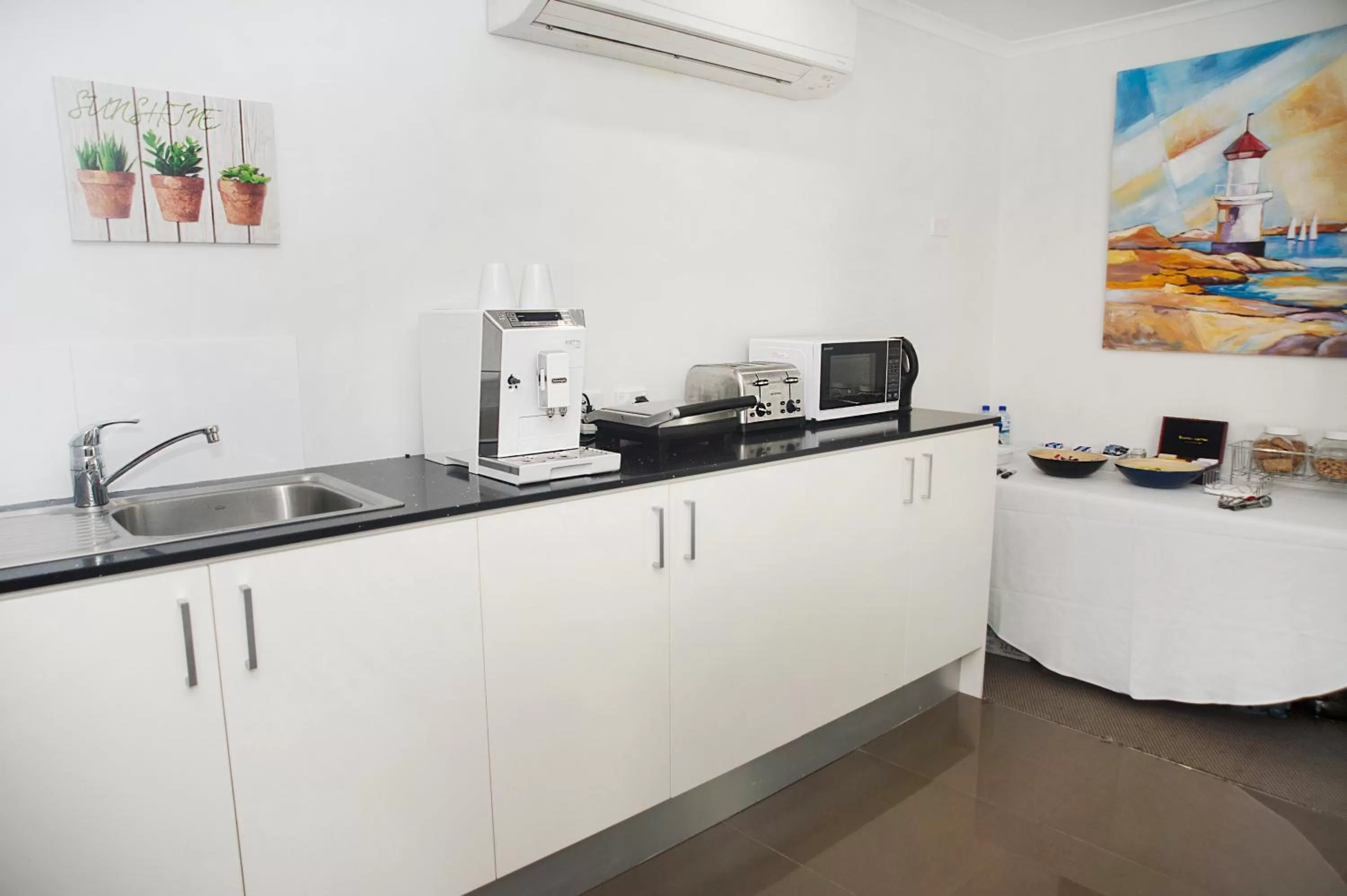 Communal lounge/ TV room in Gladstone Central Plaza Official