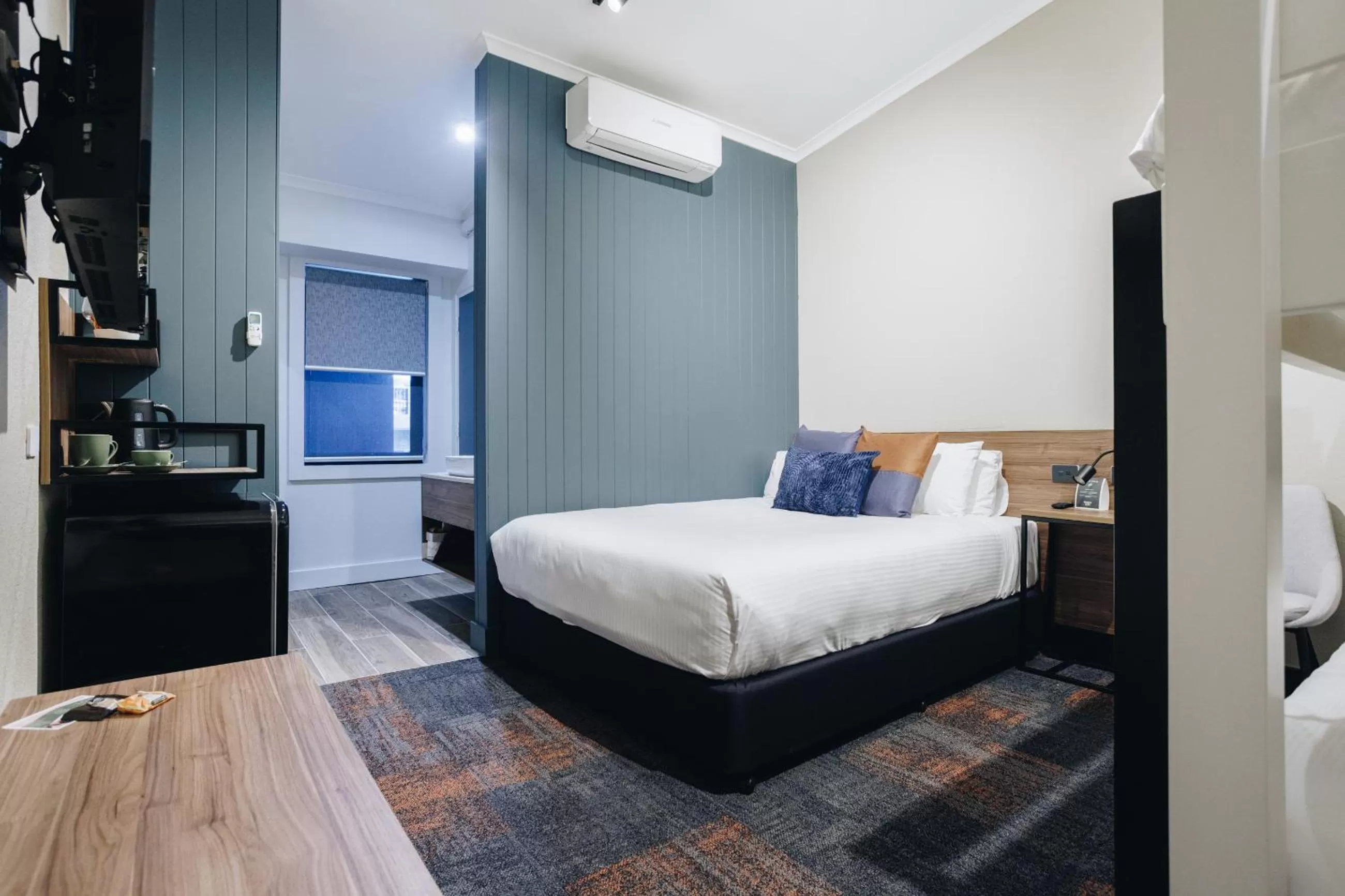 Bed in Banjo Paterson Inn