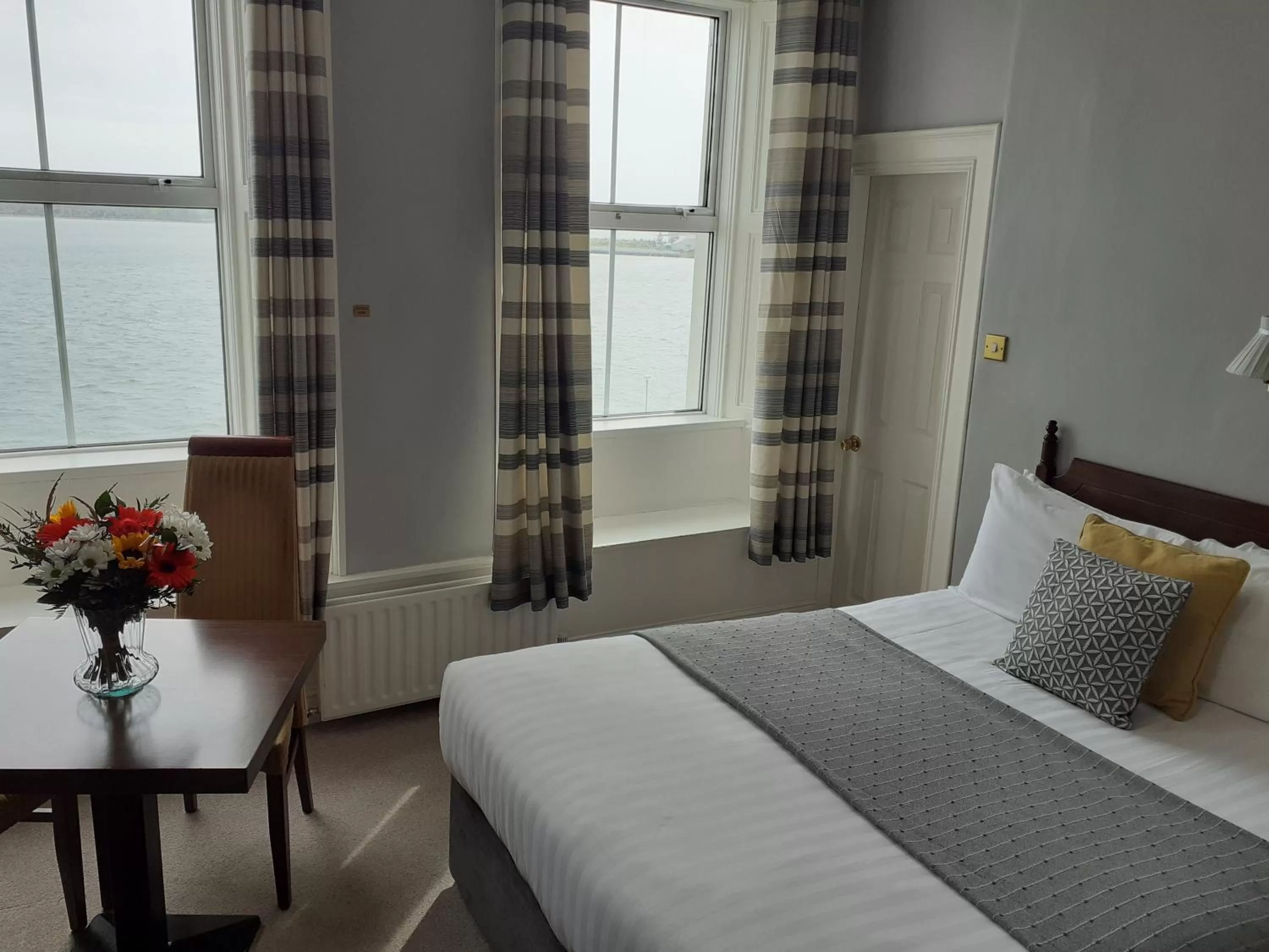 Bedroom, Bed in Commodore Hotel