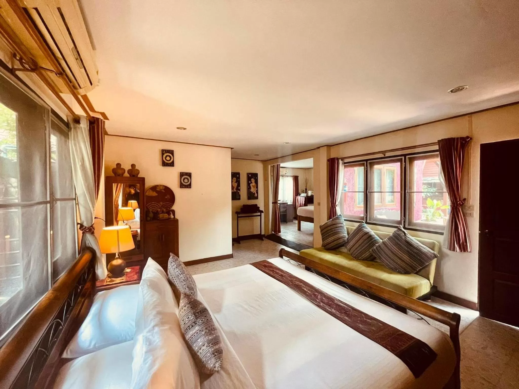 Photo of the whole room, Bed in Joy's House & Tour