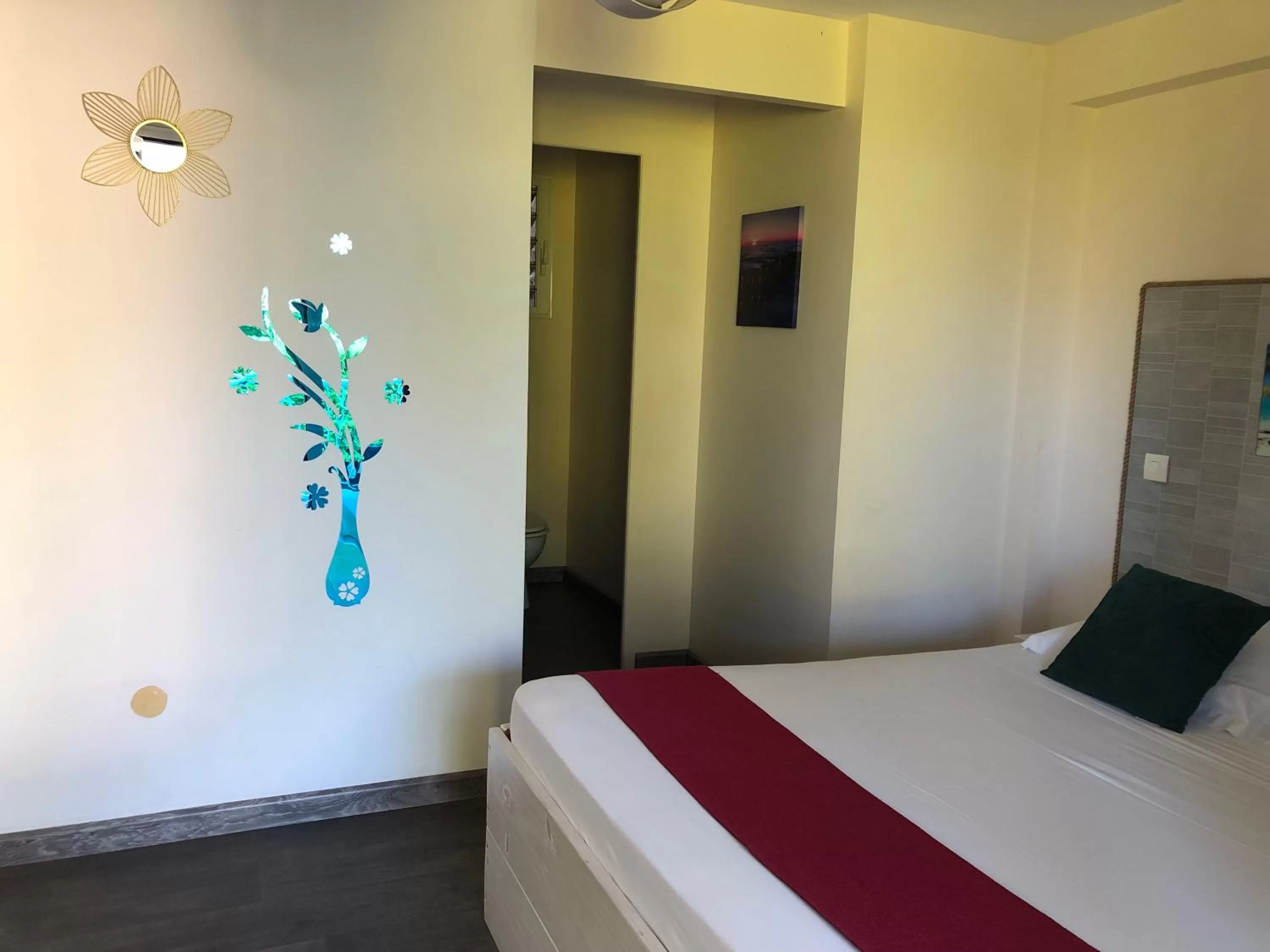 Bed in Hôtel Le Soleil Couchant