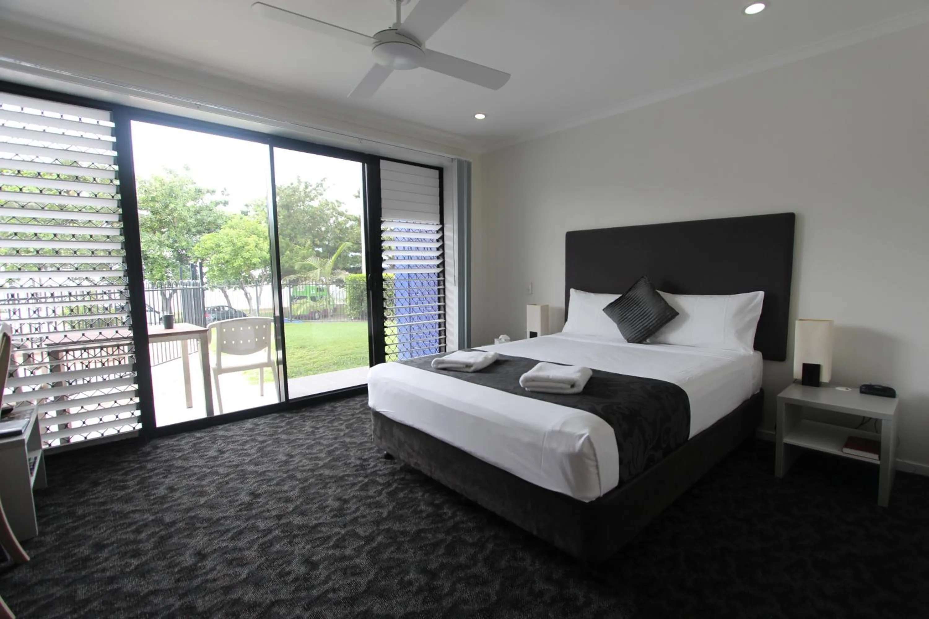 Bed in Shoredrive Motel