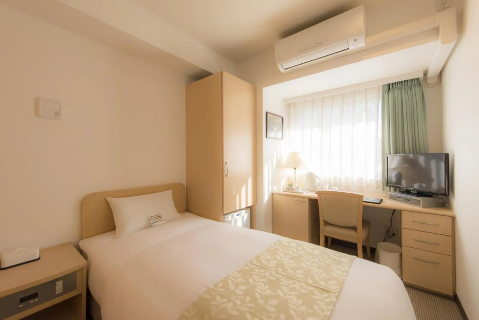 Photo of the whole room, Bed in Hotel Famy Inn Kinshicho