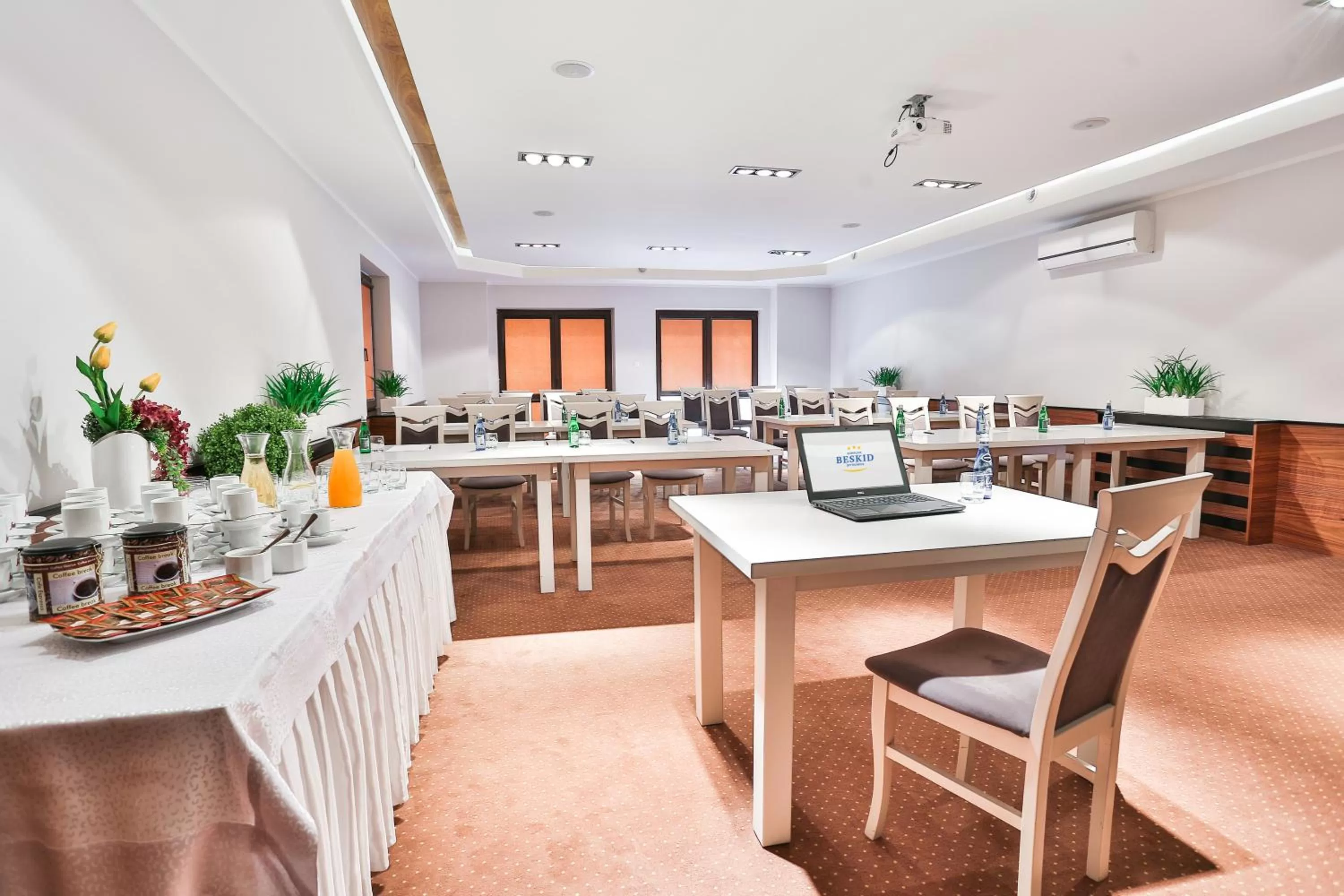 Meeting/conference room in Hotel Kompleks Beskid z basenem i stokiem narciarskim - blisko Babiej Góry