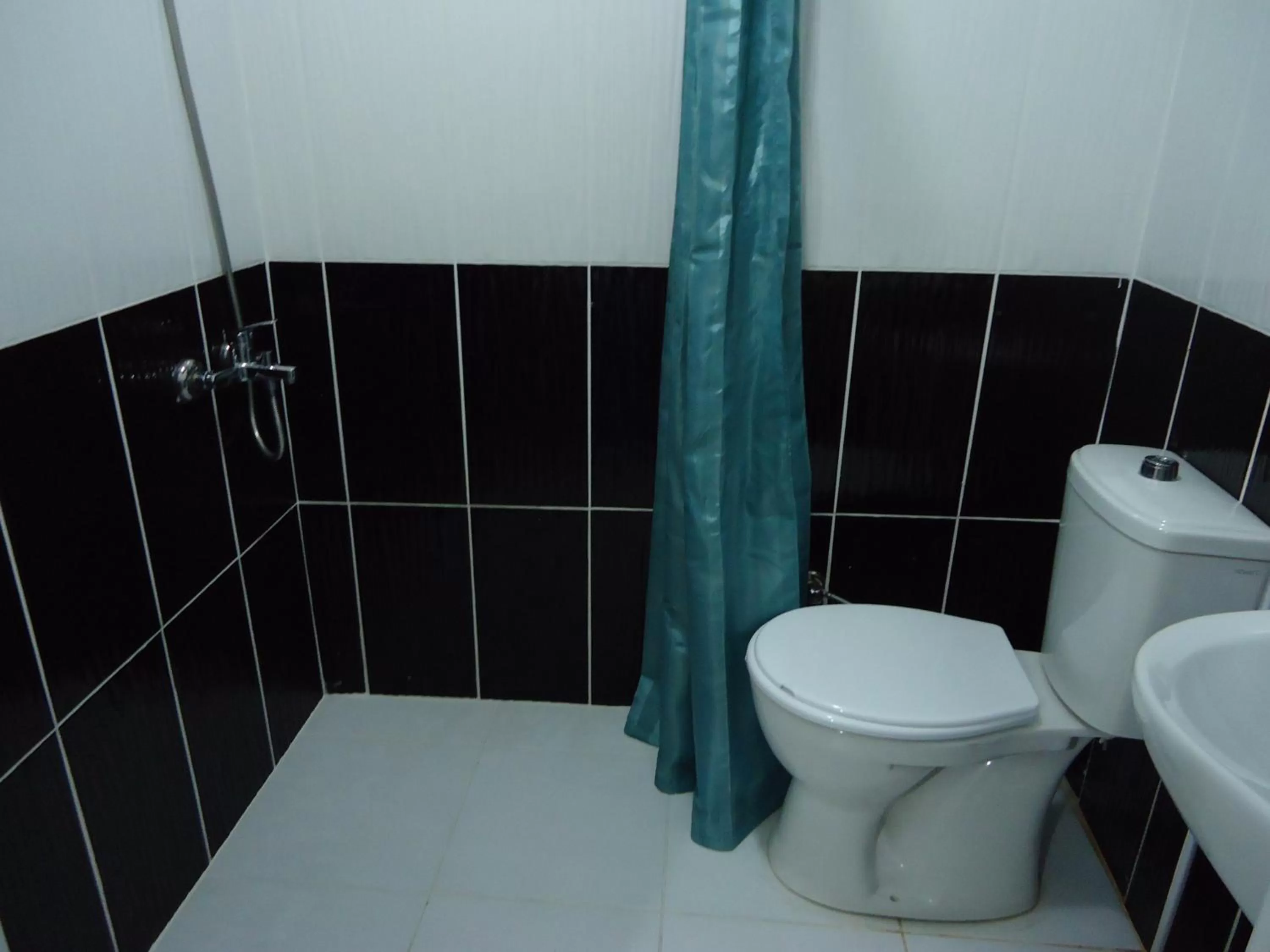 Shower in Tolga Hotel