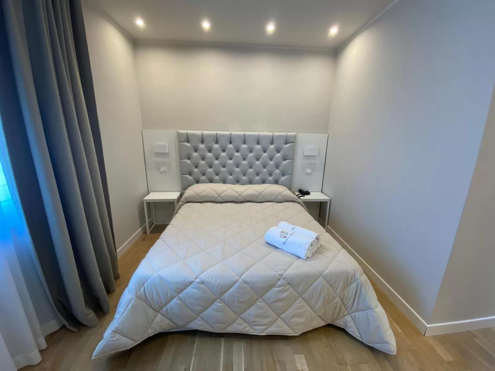 Bed in Platani Hotel