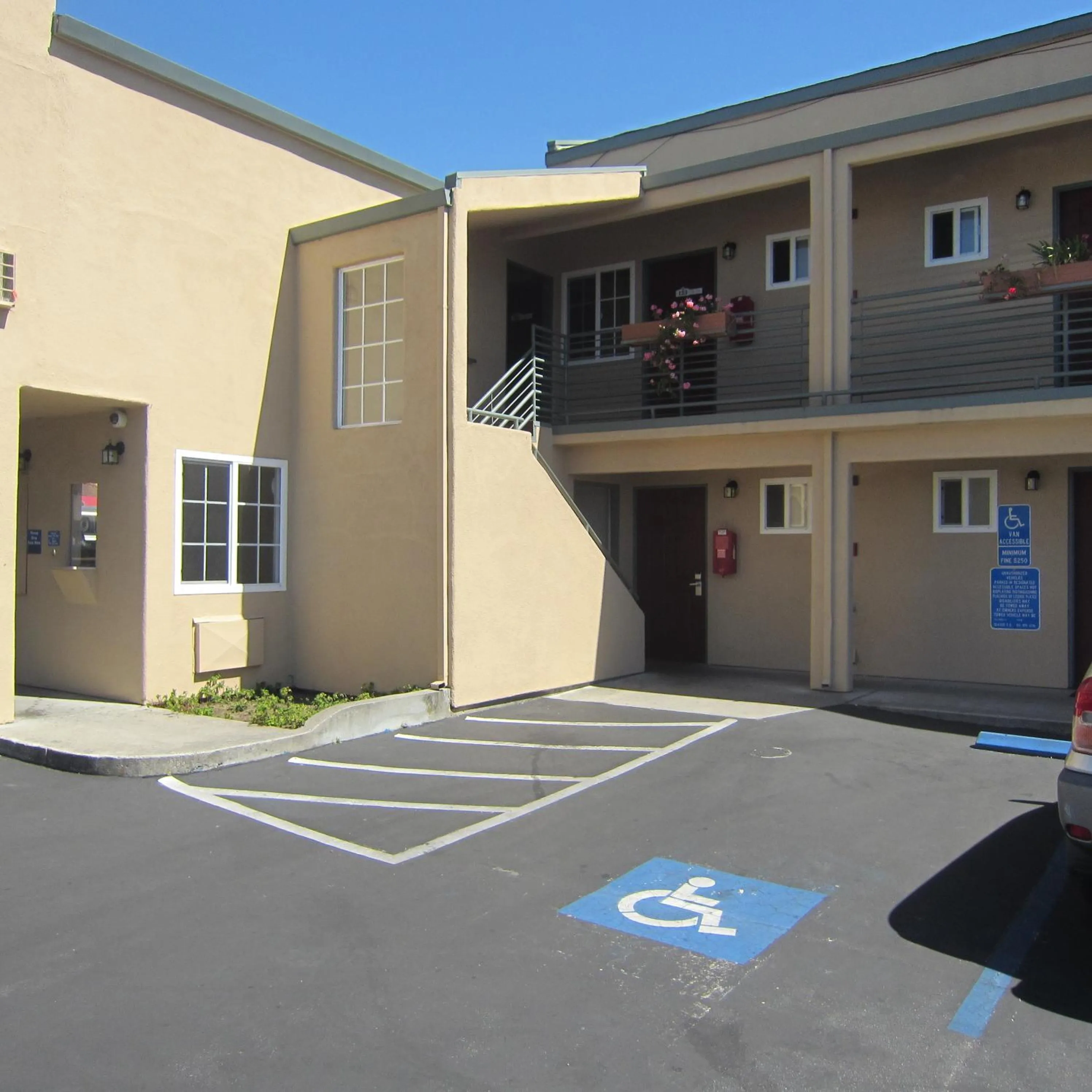 Facade/entrance in Pacific Best Inn