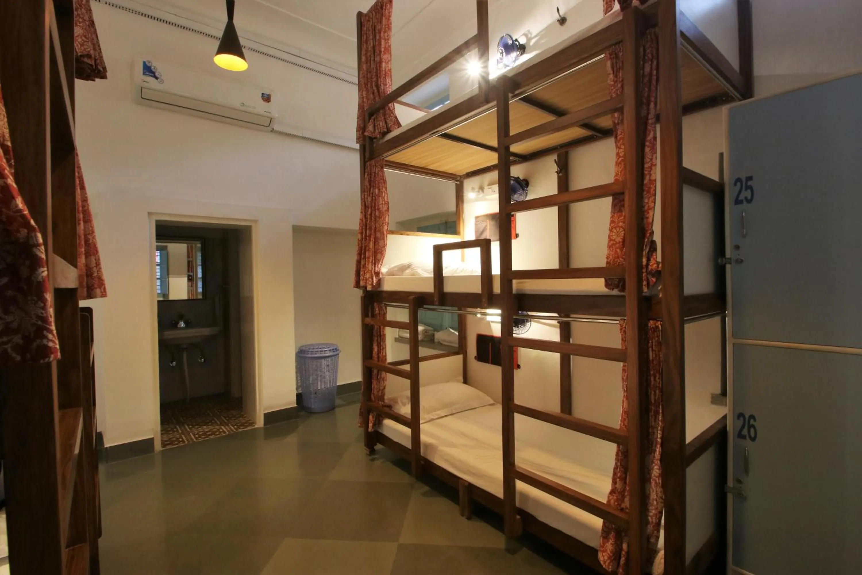 Photo of the whole room, Bed in Jaipur Jantar Hostel