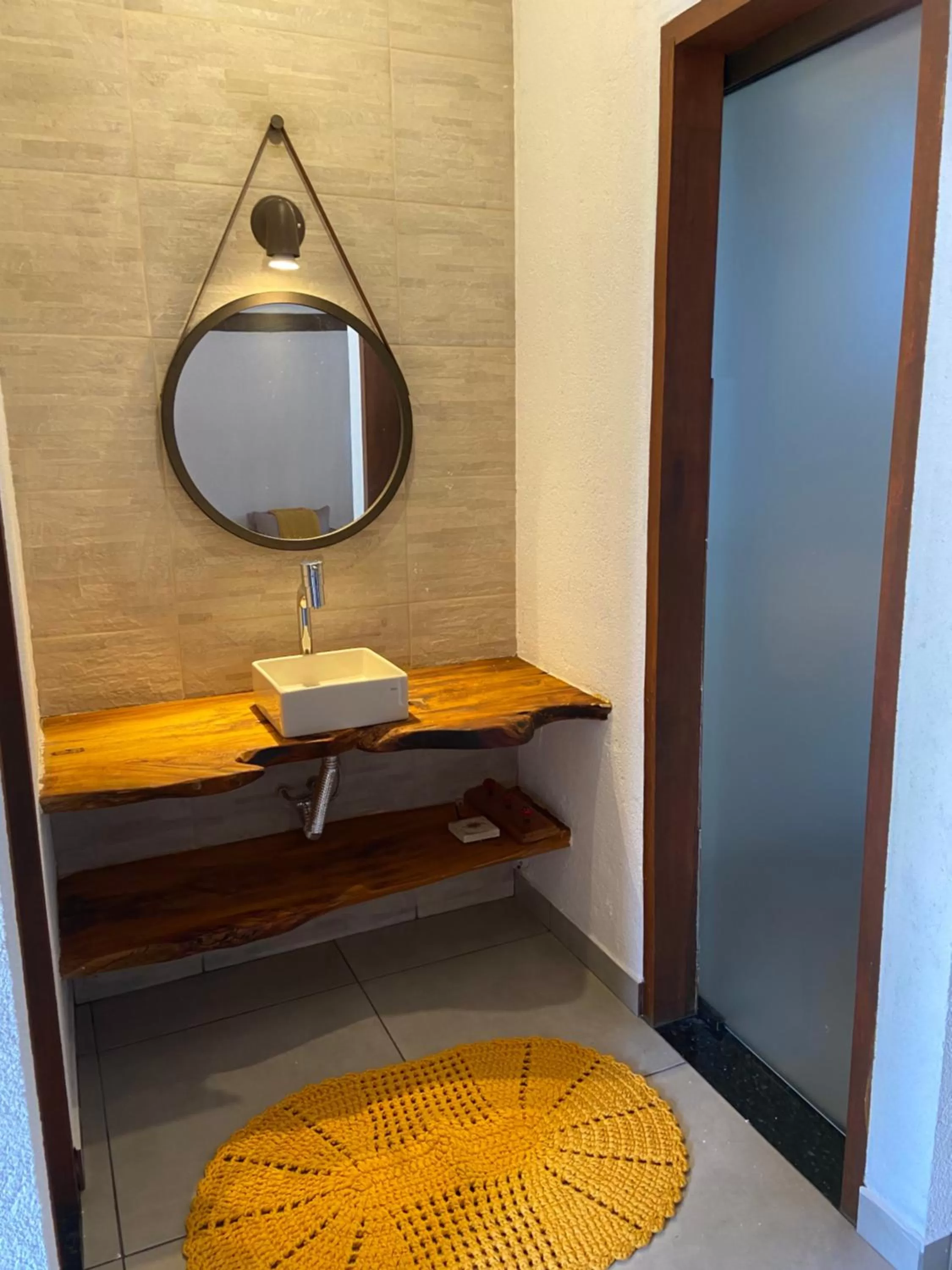 A Mi Manera Pousada , cerveja própria e Bistrô !