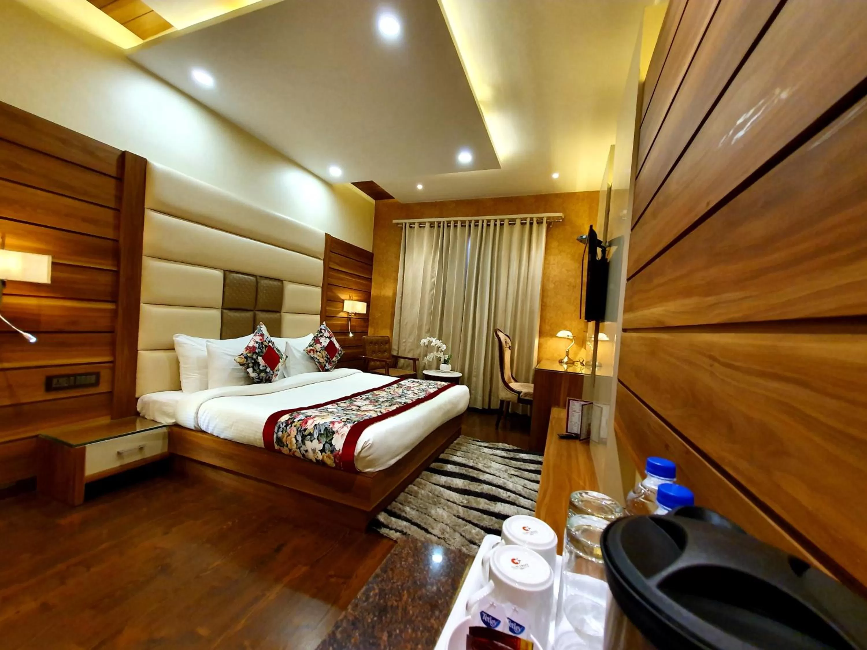 Bed in Hotel Makhan Residency