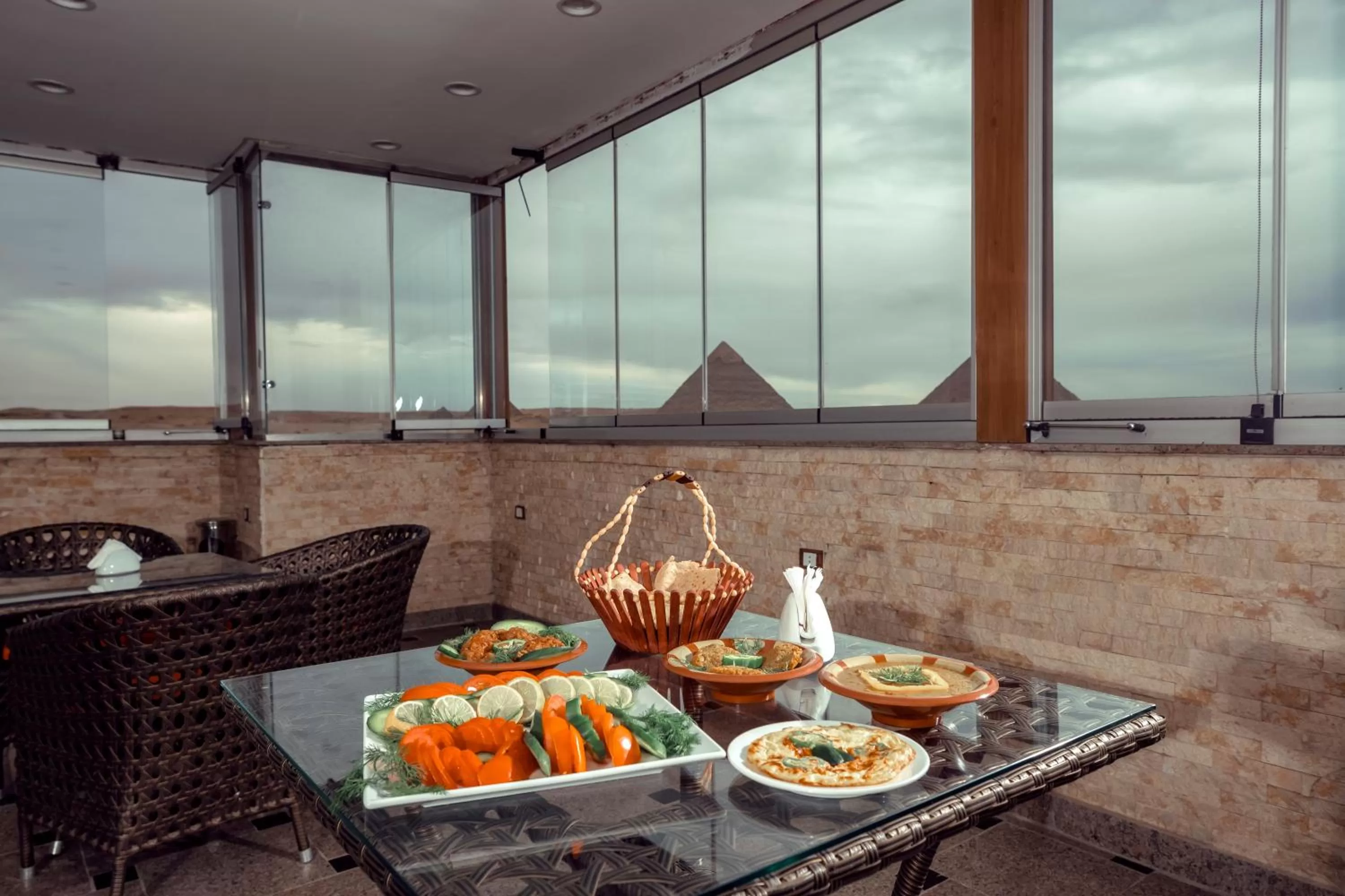 Lounge or bar in Brothers Pyramids View