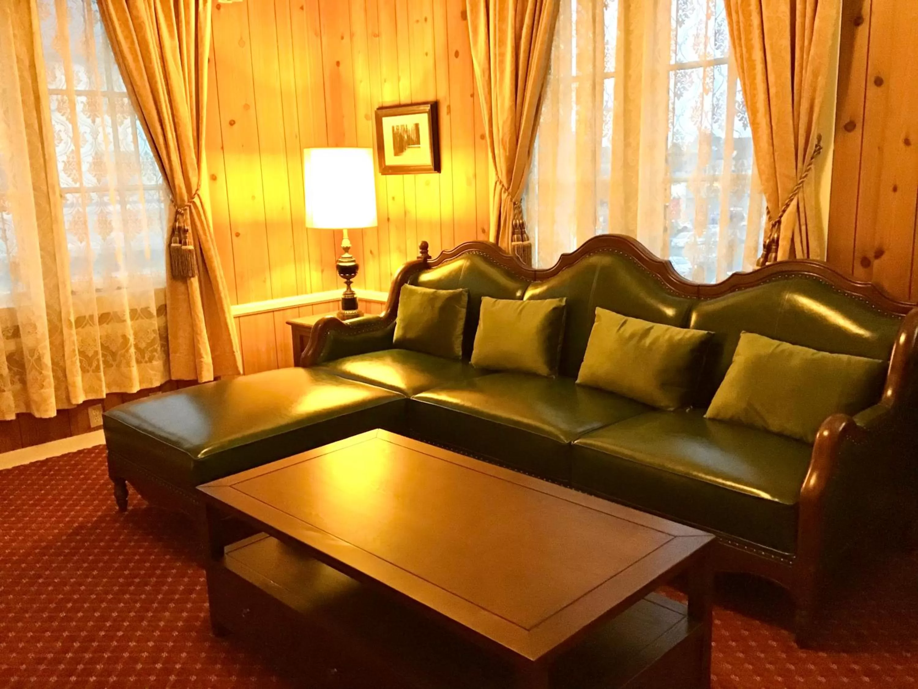 Seating area in Eureka Inn, Trademark Collection by Wyndham