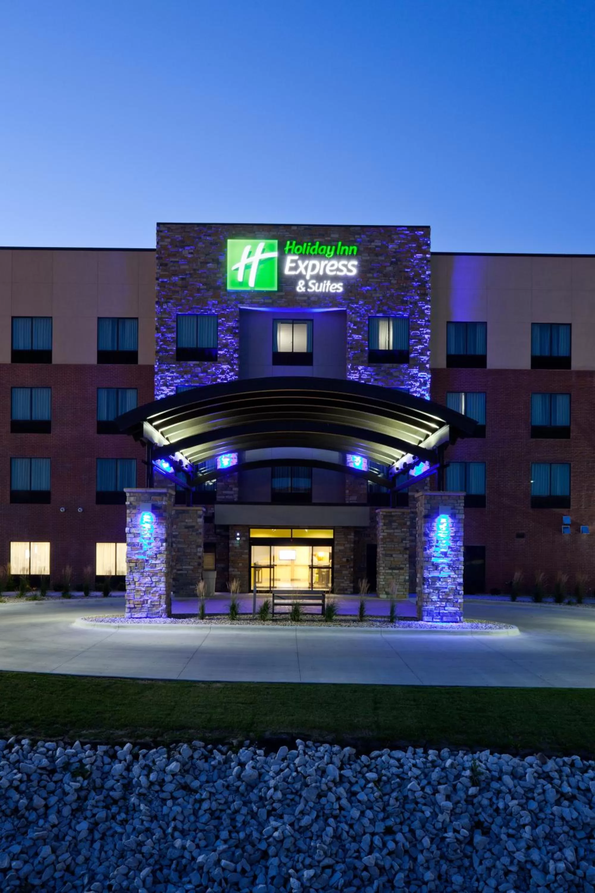 Property building in Holiday Inn Express & Suites Fort Dodge by IHG