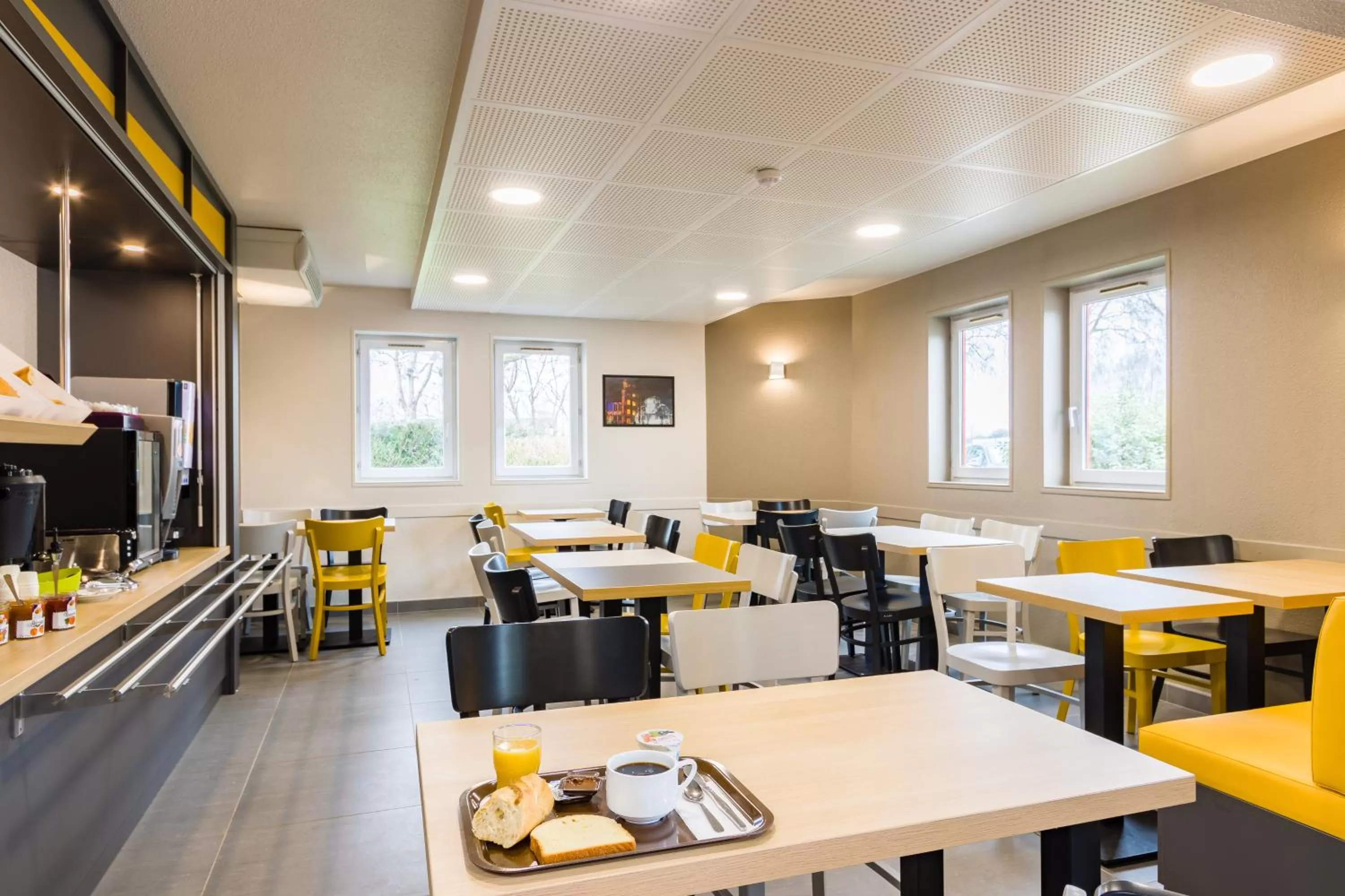 Restaurant/places to eat in B&B HOTEL Tours Nord 2 La petite Arche