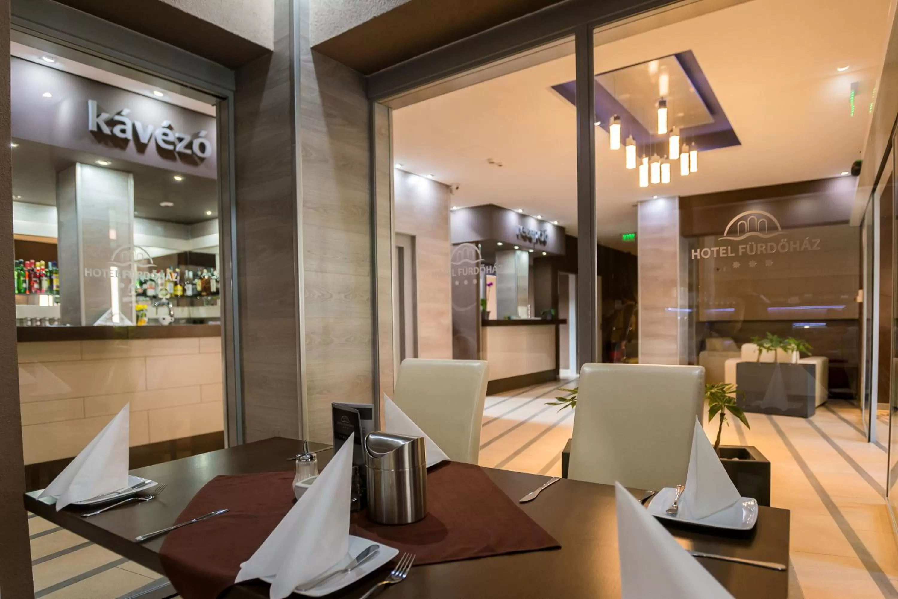 Restaurant/places to eat in Hotel Fürdőház