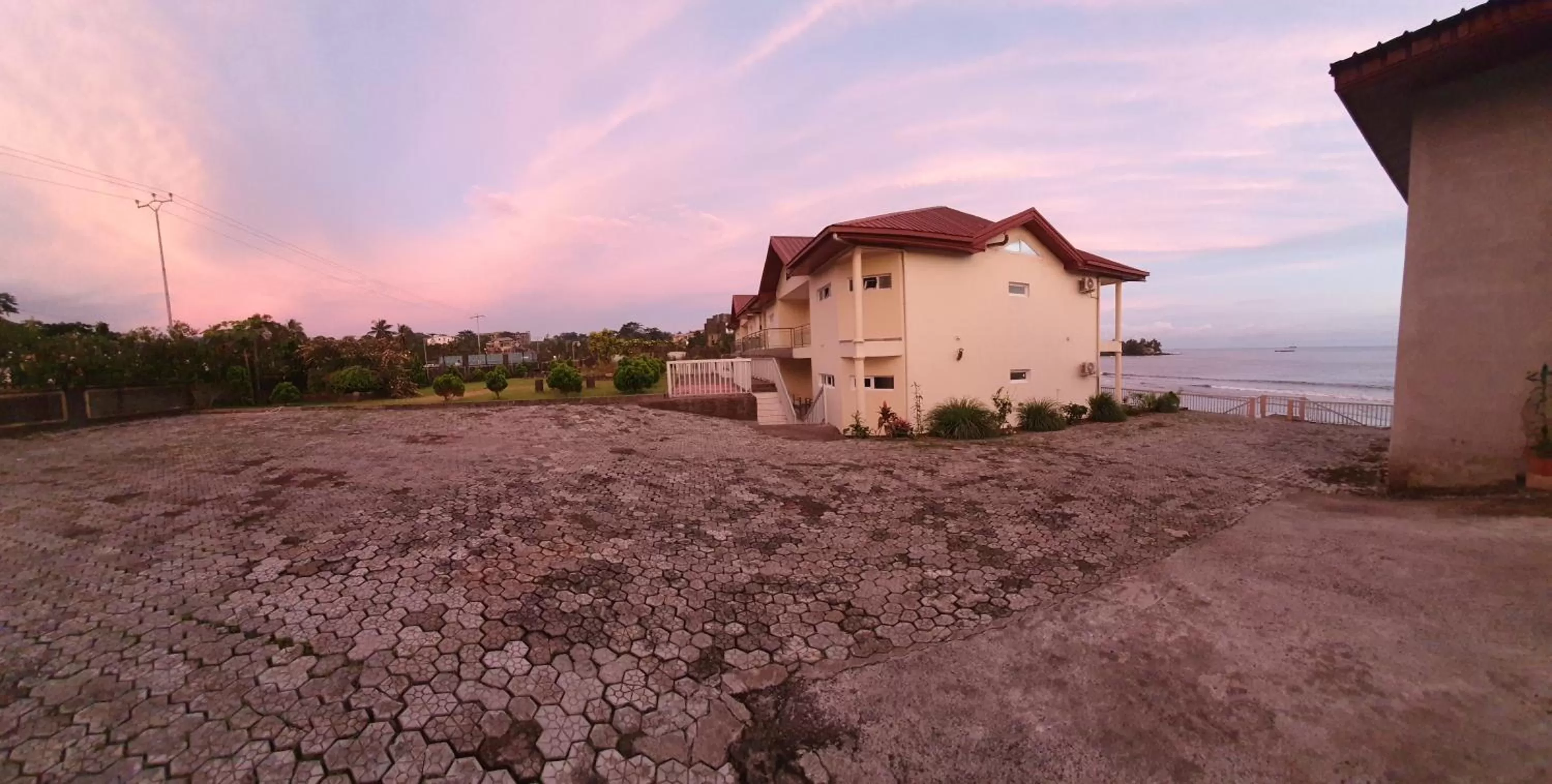 Property building in Fini Hotel Bobende