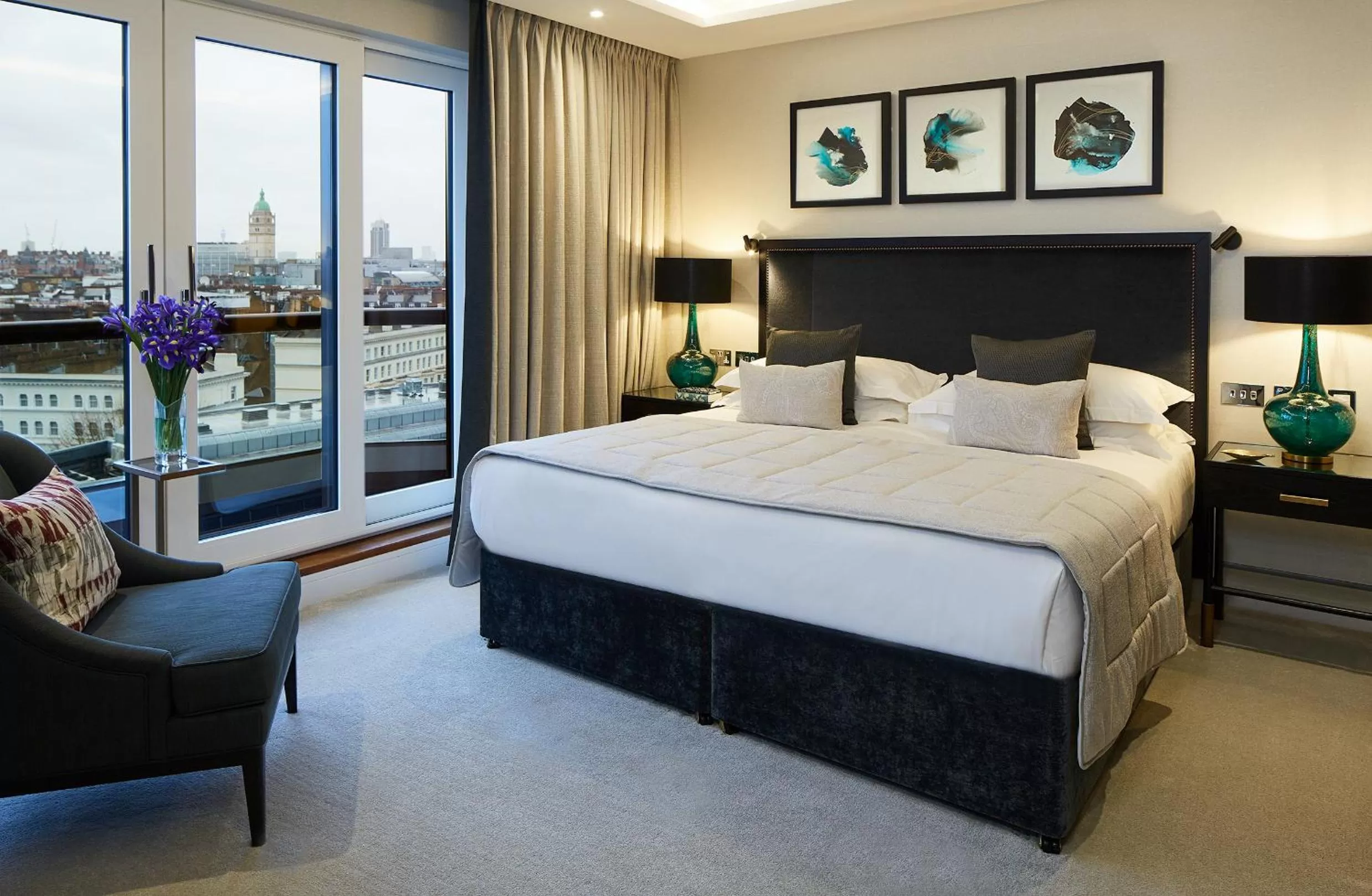 Bed in Cheval Gloucester Park at Kensington