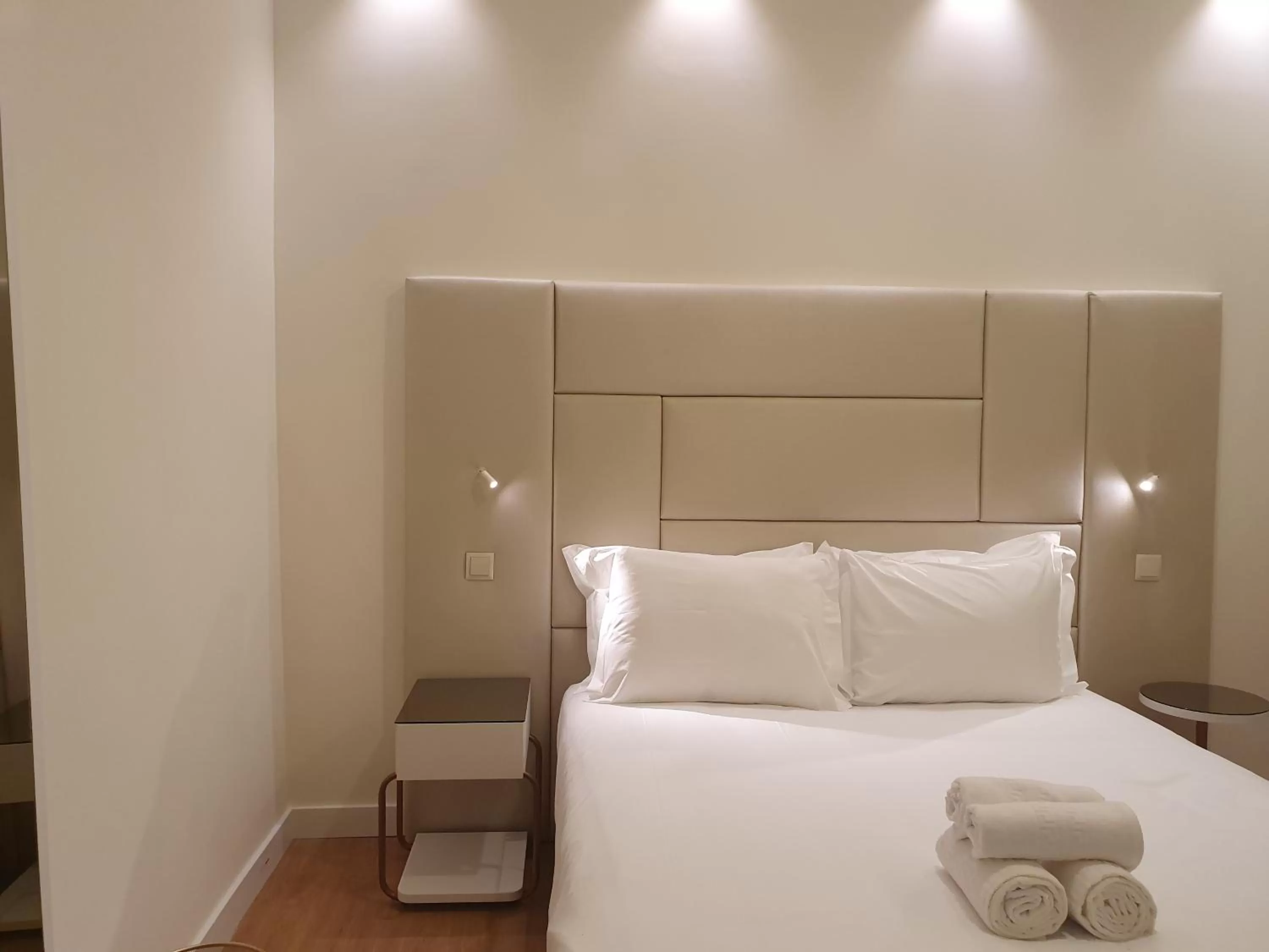 Bedroom, Bed in Le Premier Lisbon Suites