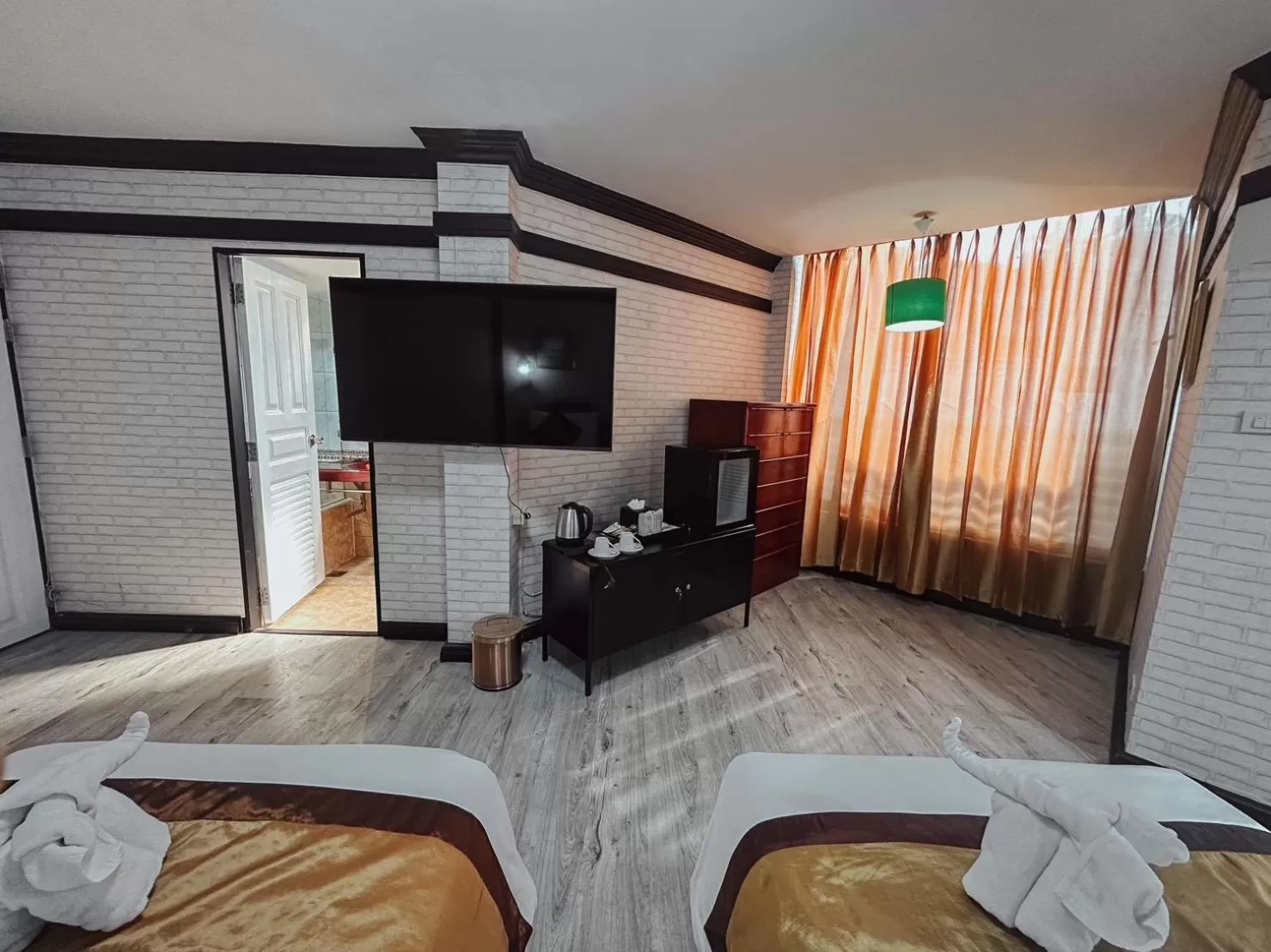 Bed in Hotel De Khuvieng