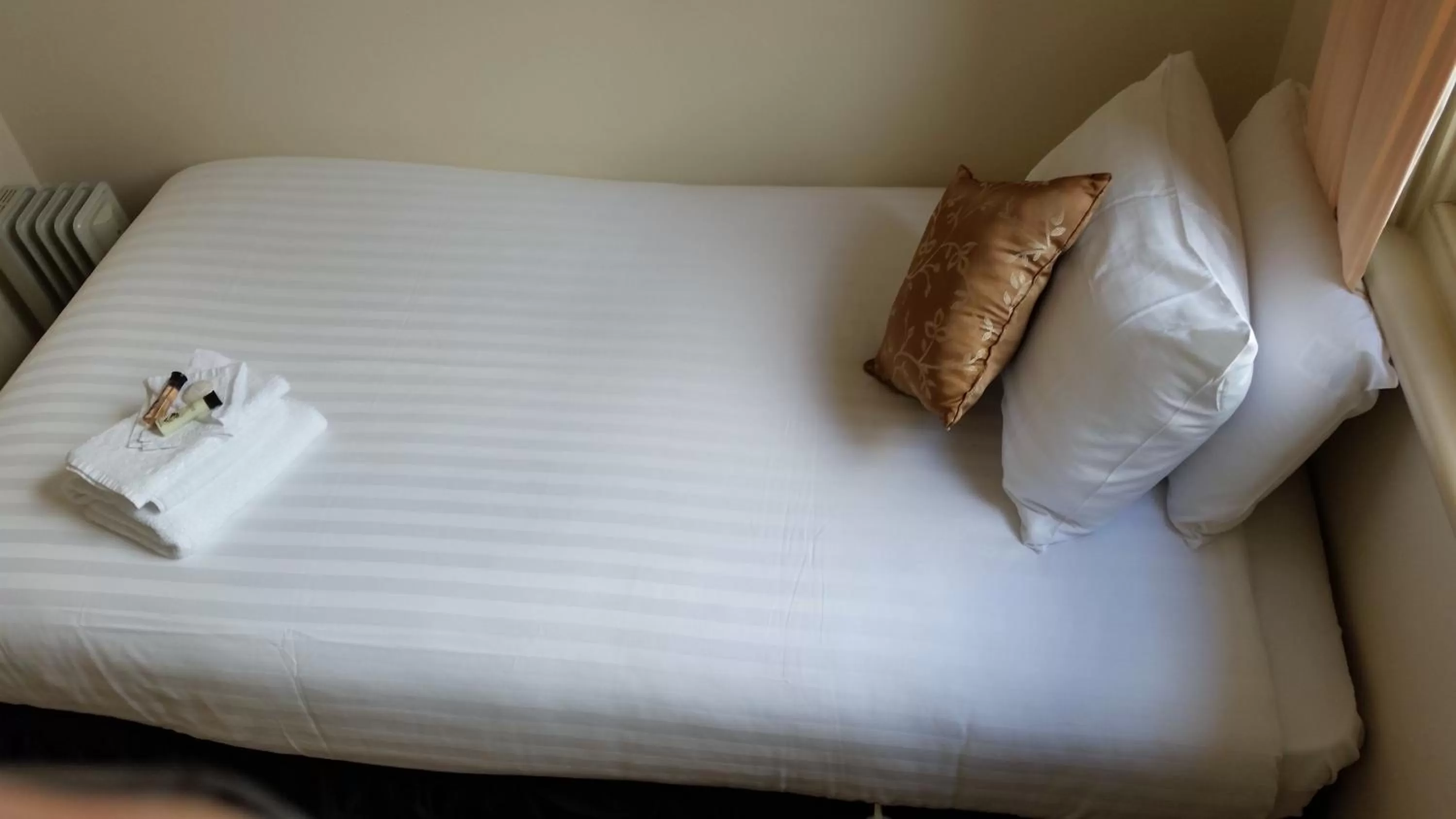 Bed in The Empire Hotel Deloraine