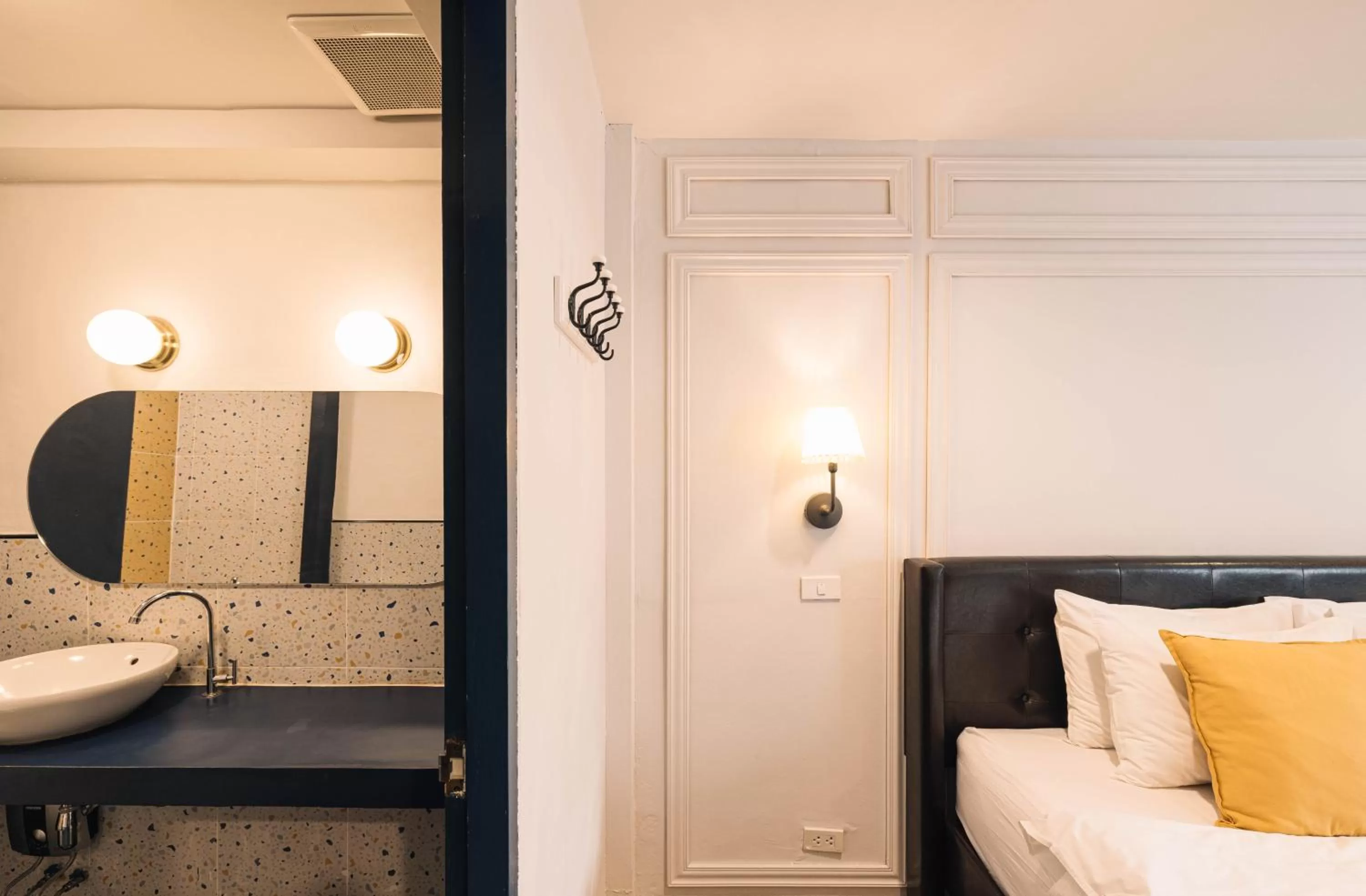 Bathroom, Bed in The Mellow Pillow Hotel @ Chiang Mai Gate