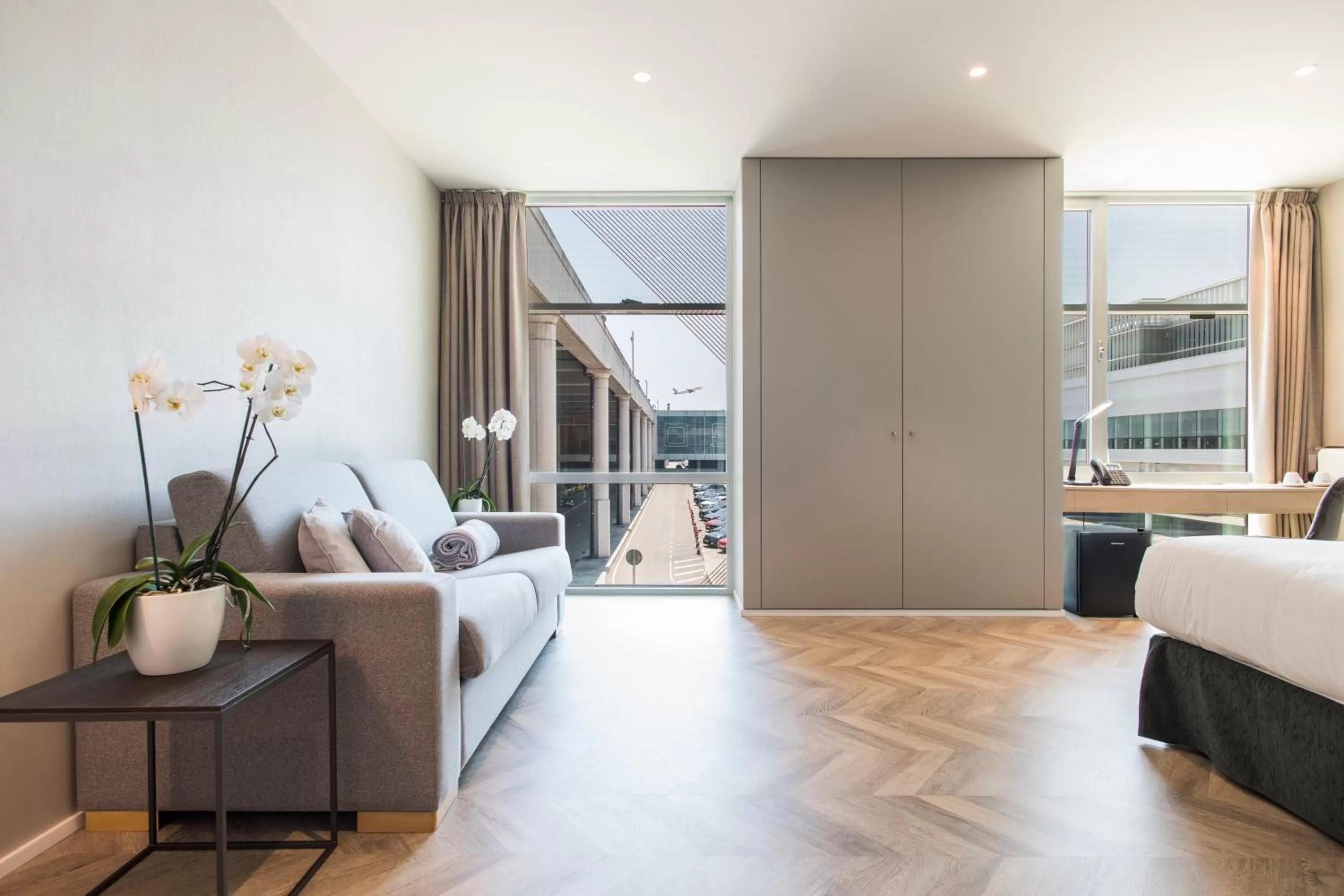 Photo of the whole room, Bed in Sleep&Fly