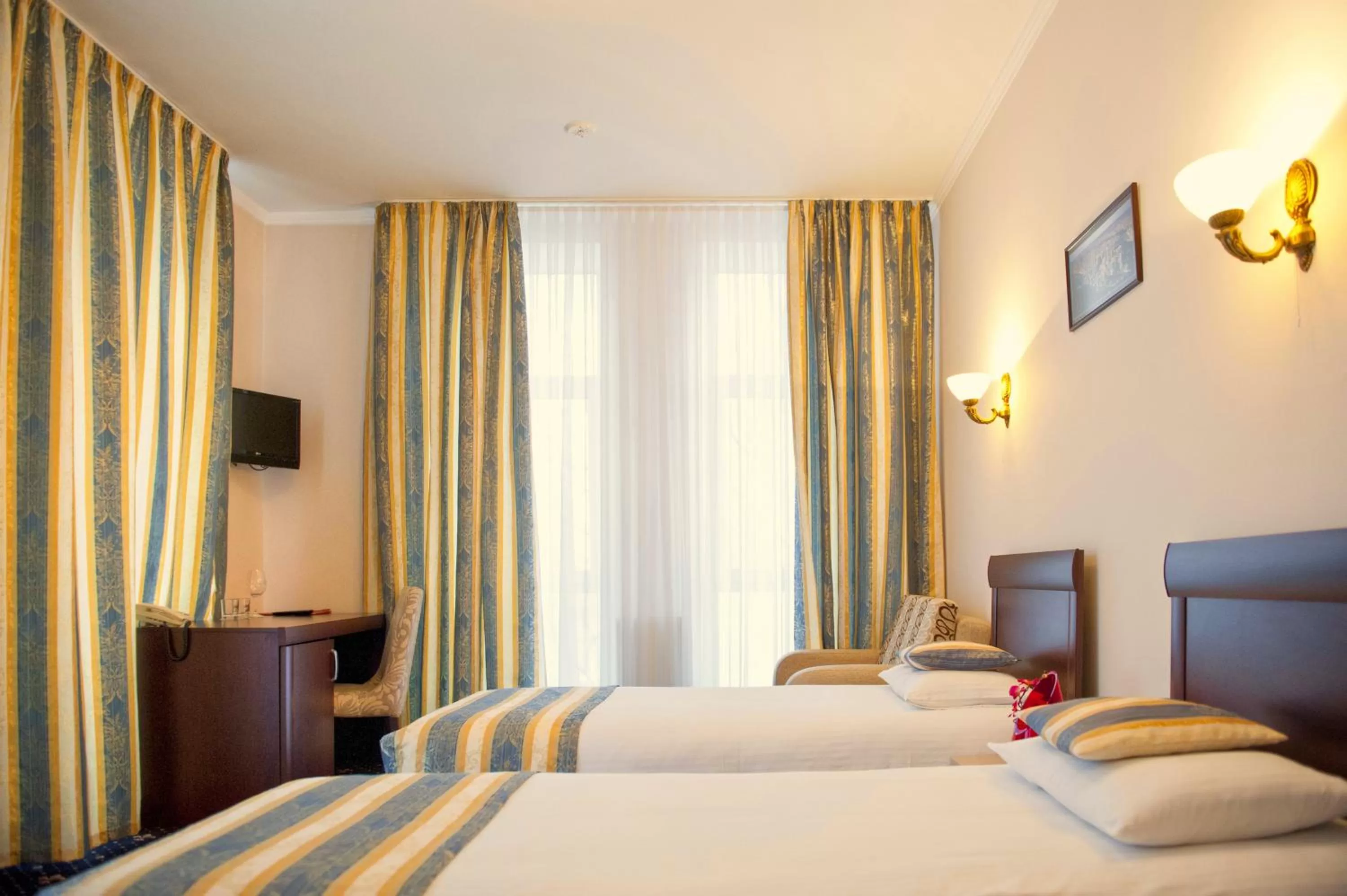 Bed in Manhattan Hotel & Restaurant