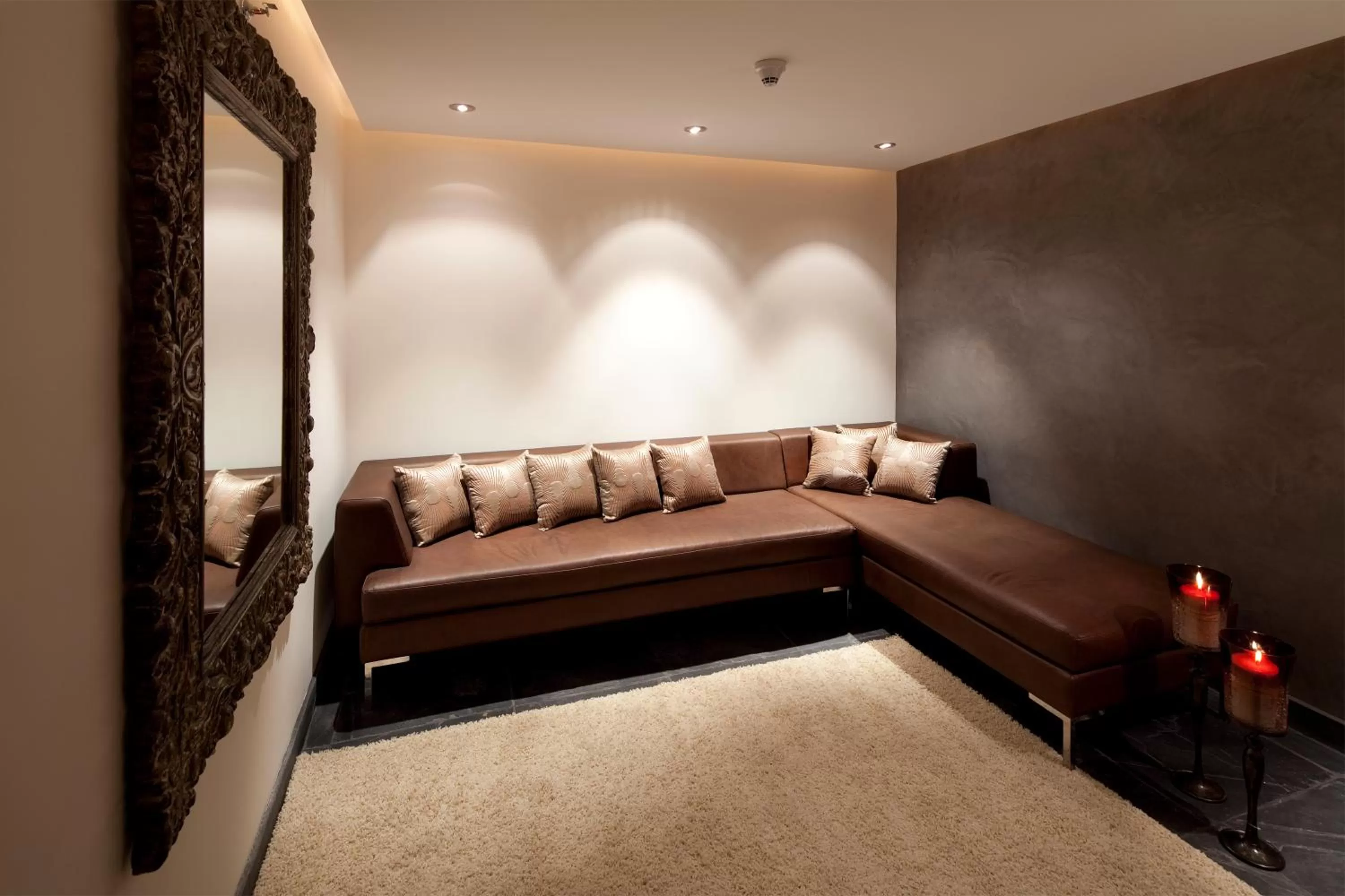 Communal lounge/ TV room in Ikala Quito Boutique Hotel