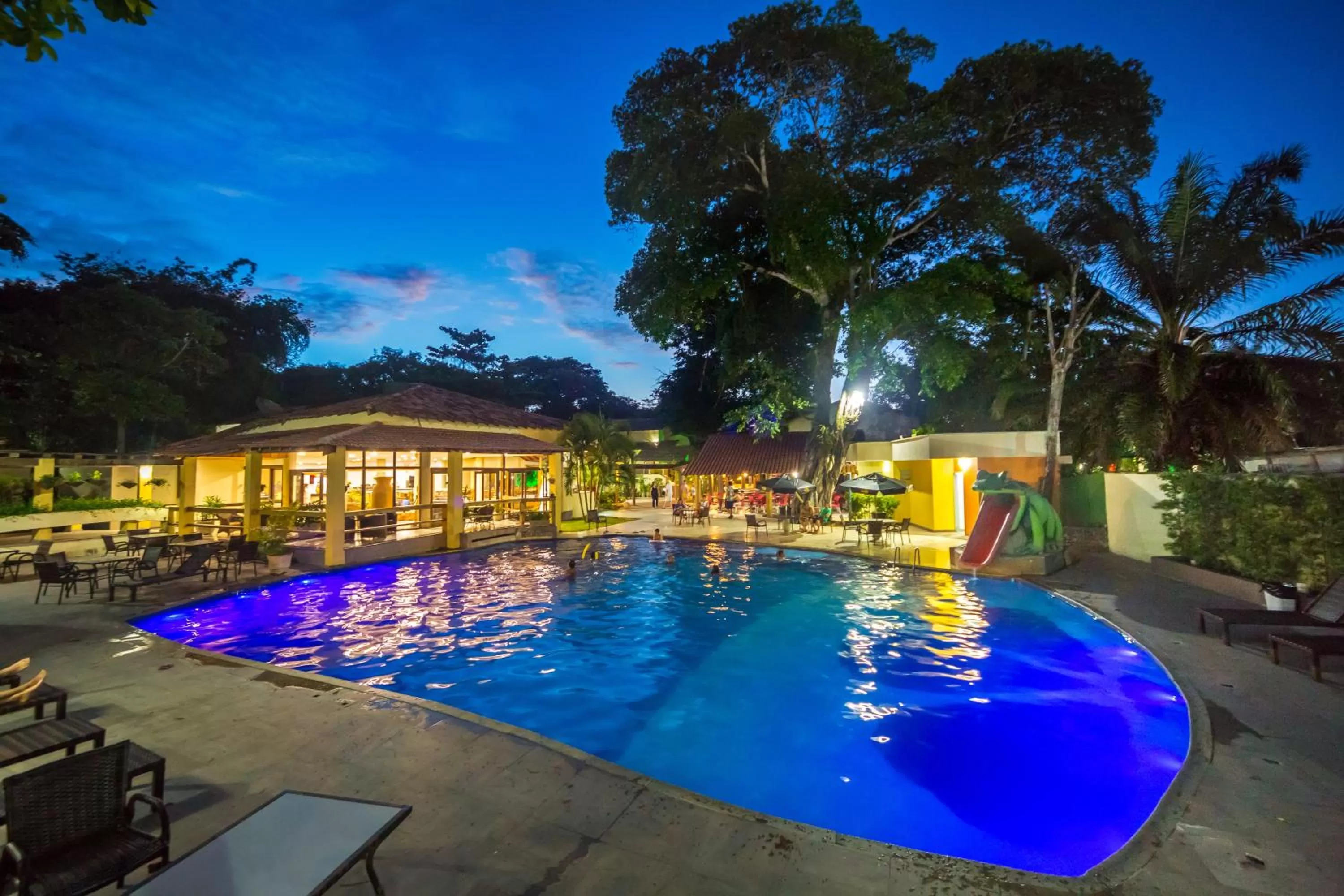 Night in Floral Inn Family