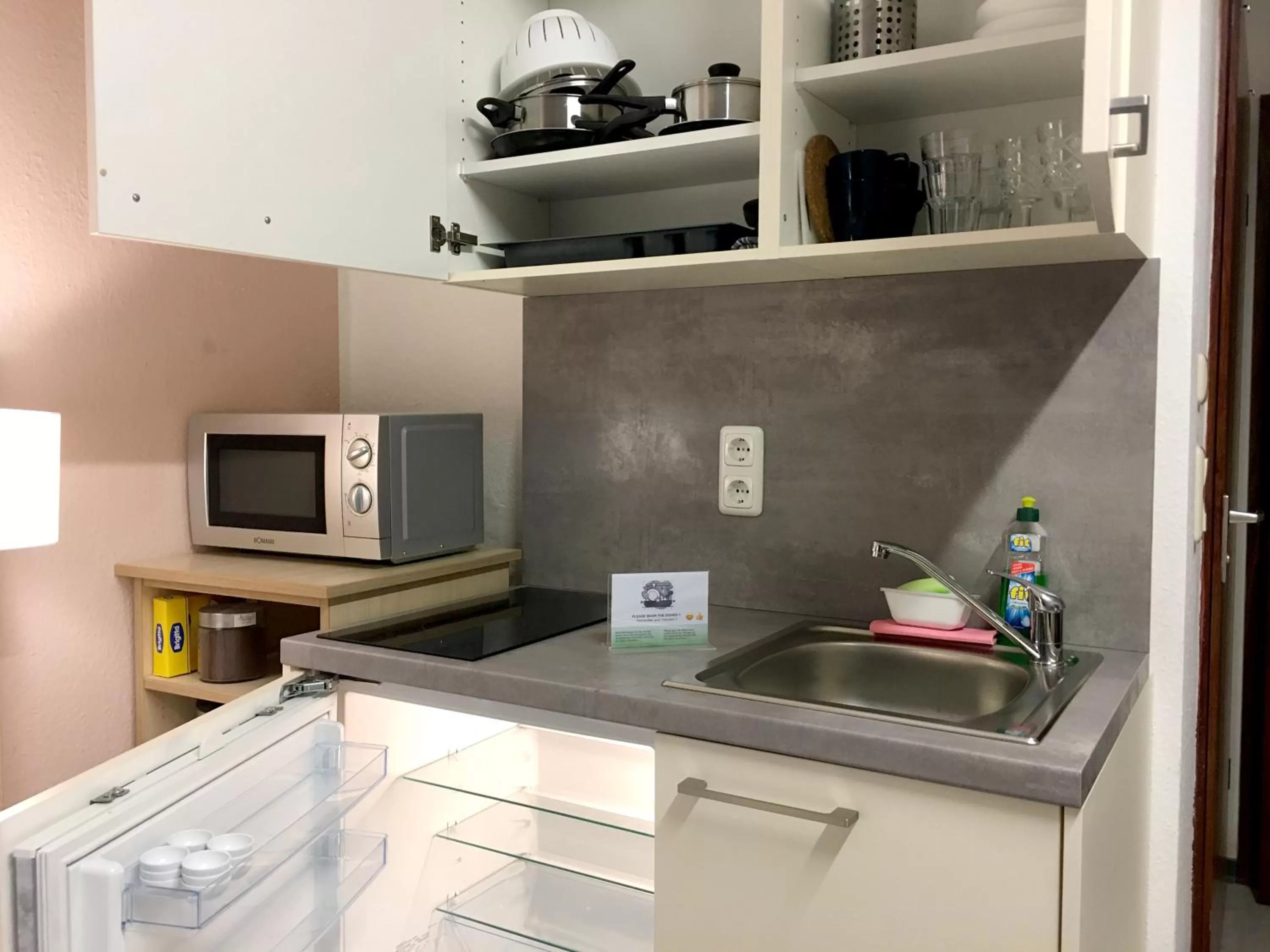 Kitchen or kitchenette in Hana Aparthotel