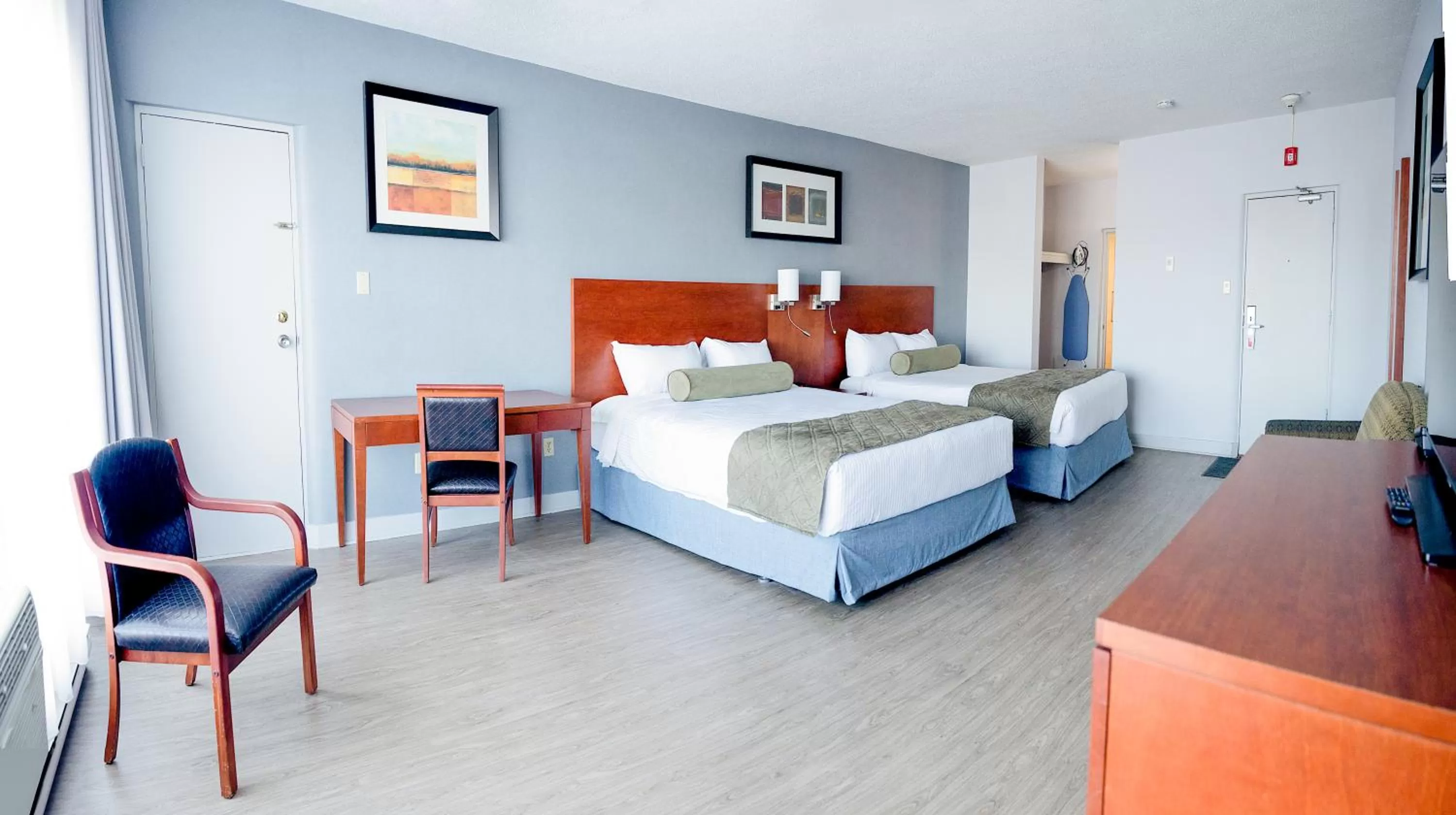 Bed in Auberge Royal Versailles