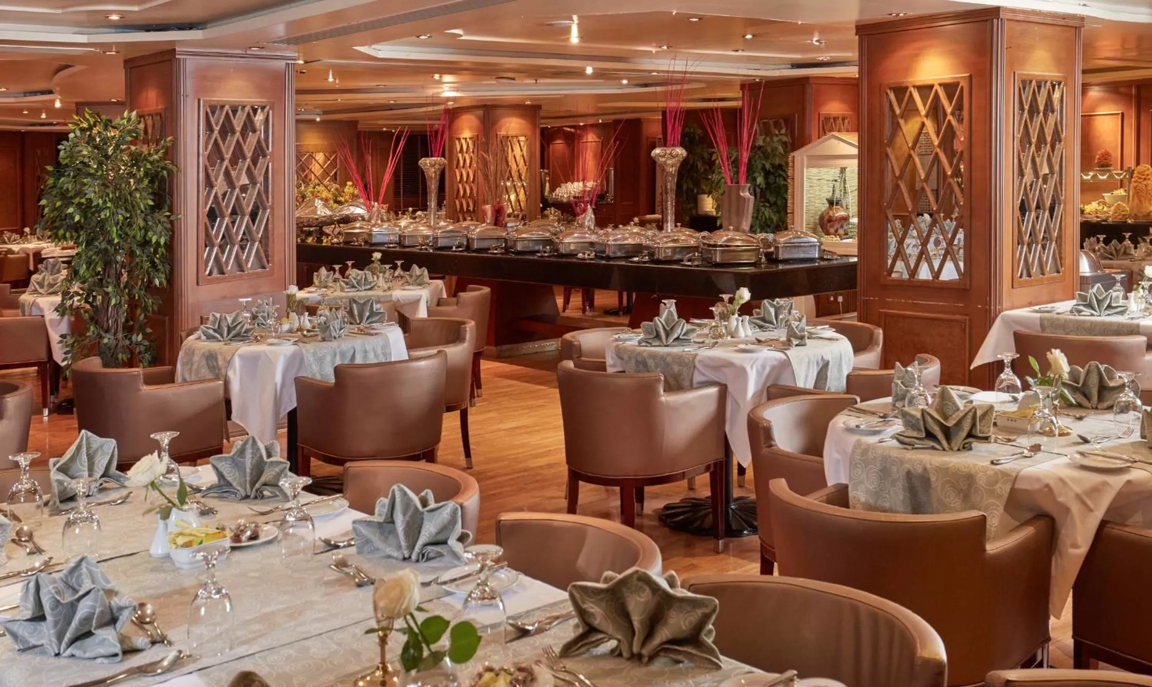 Restaurant/places to eat in Dallah Taibah Hotel