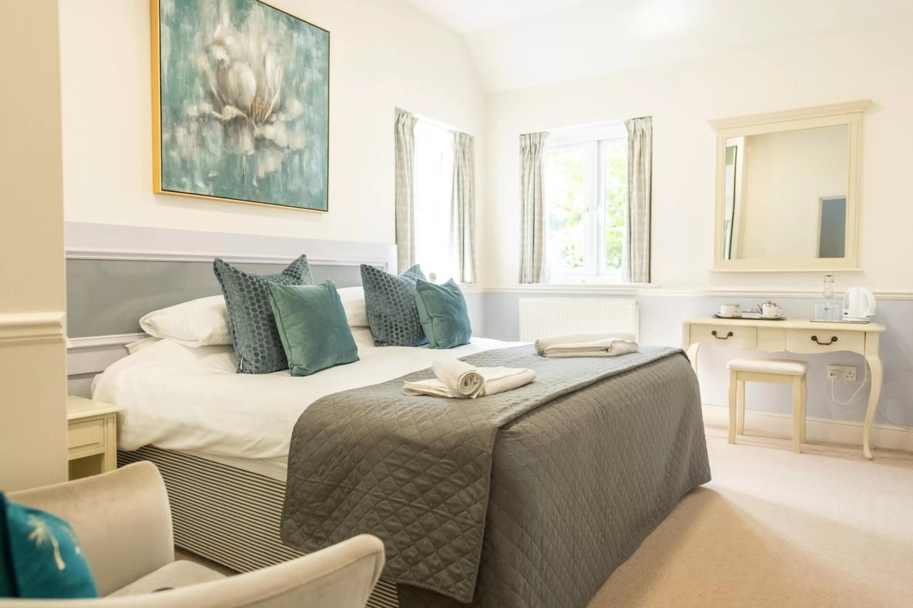 Bedroom, Bed in The Woodlands Hotel