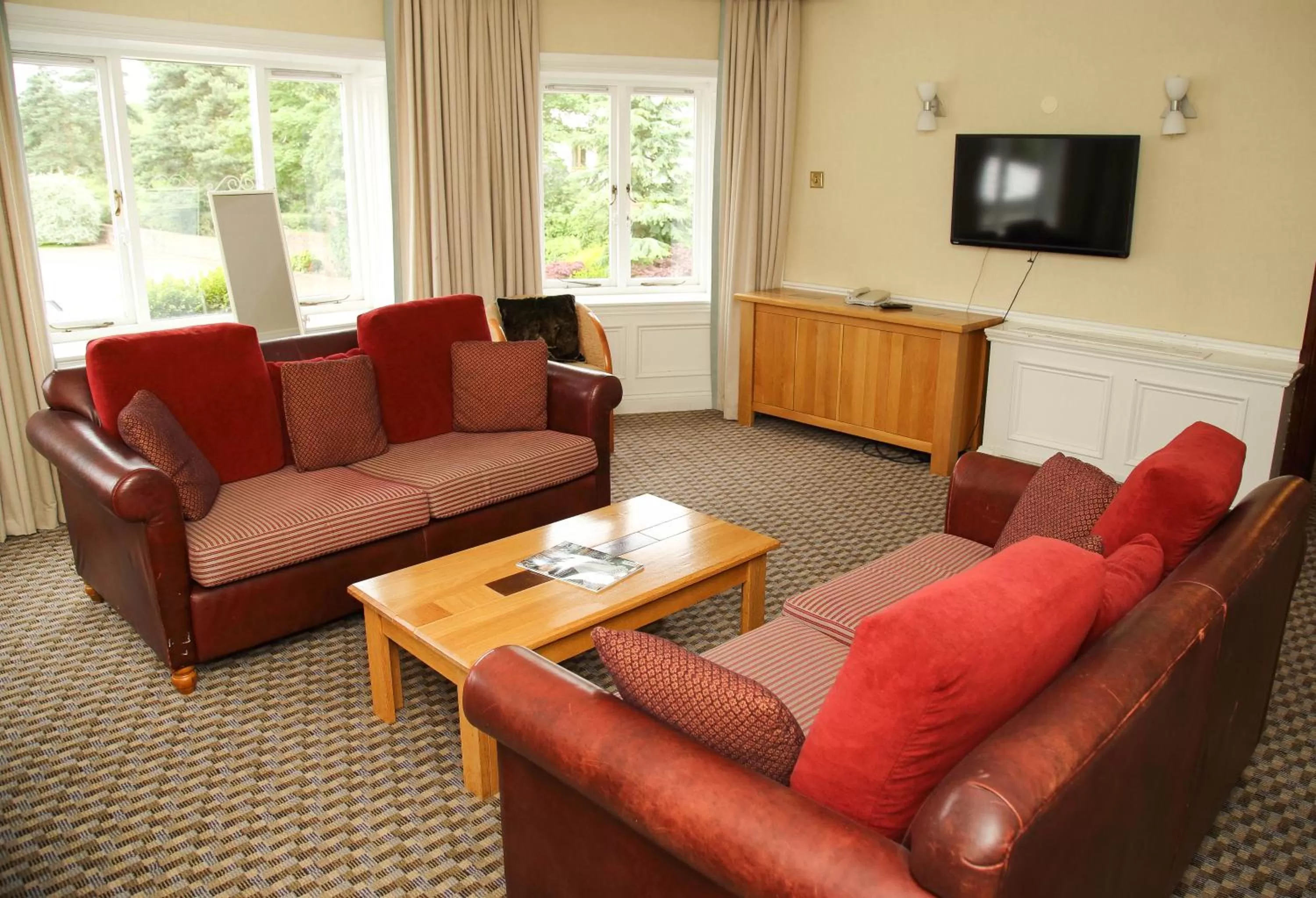 Living room in Quorn Country Hotel Leicester