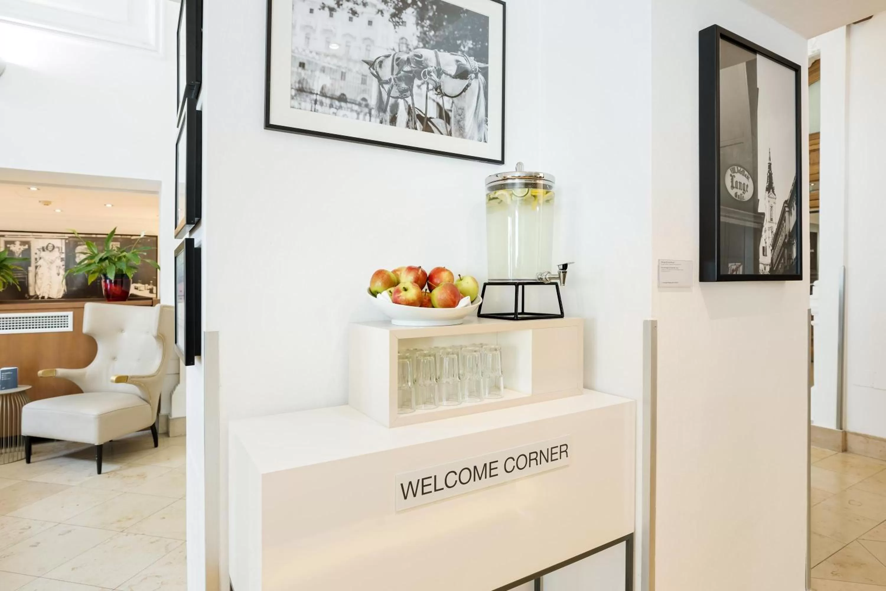 Lobby or reception in Hotel Rathauspark Wien, a member of Radisson Individuals