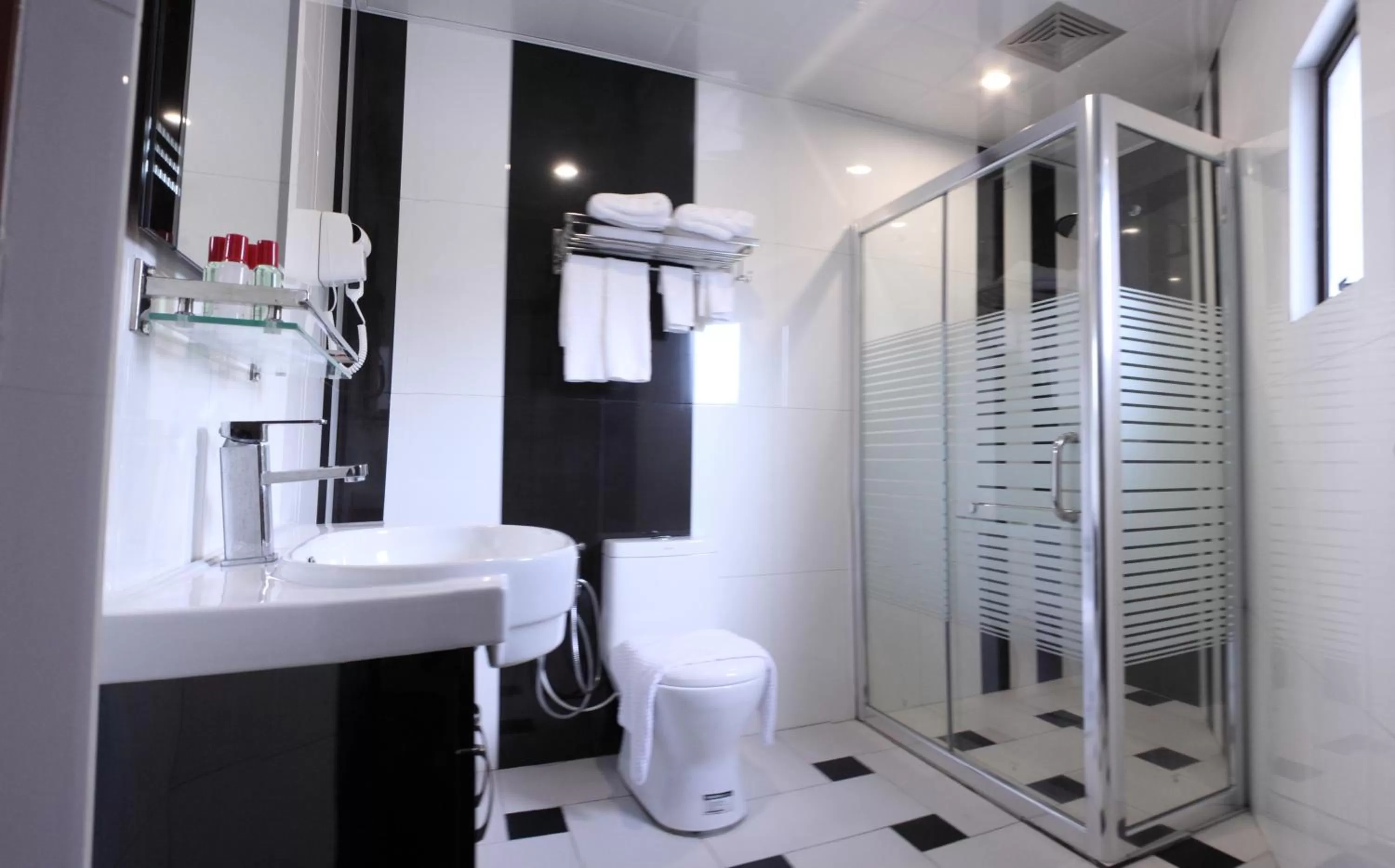 Bathroom in Mandarin Hotel Kota Kinabalu