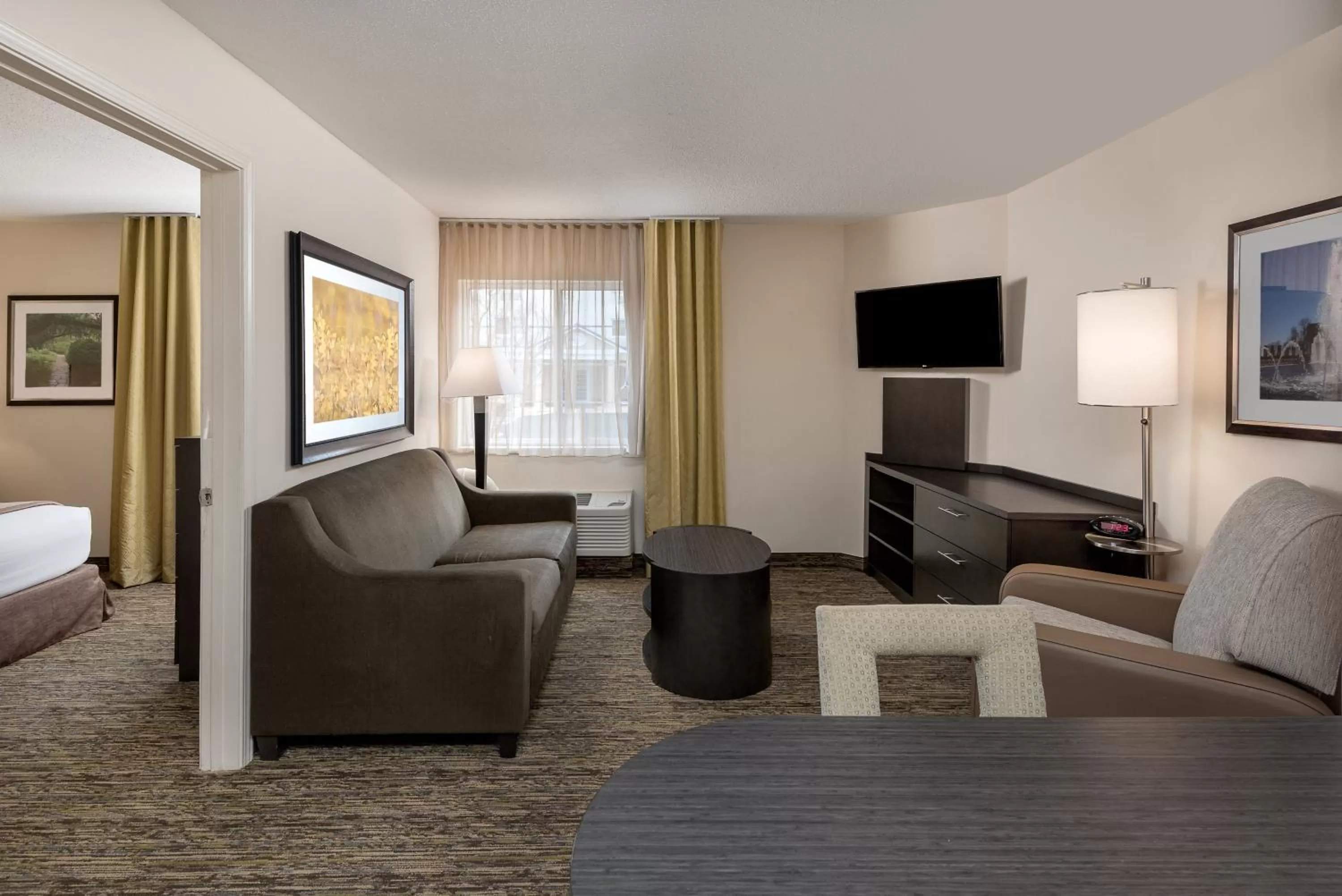 Photo of the whole room, Bed in Candlewood Suites Sterling by IHG