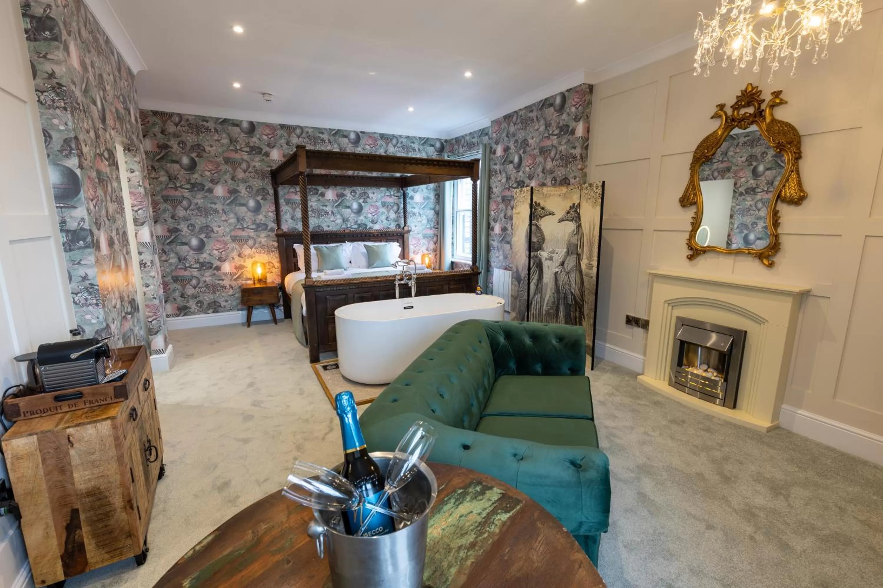 Bed, Seating Area in The Resolution Hotel