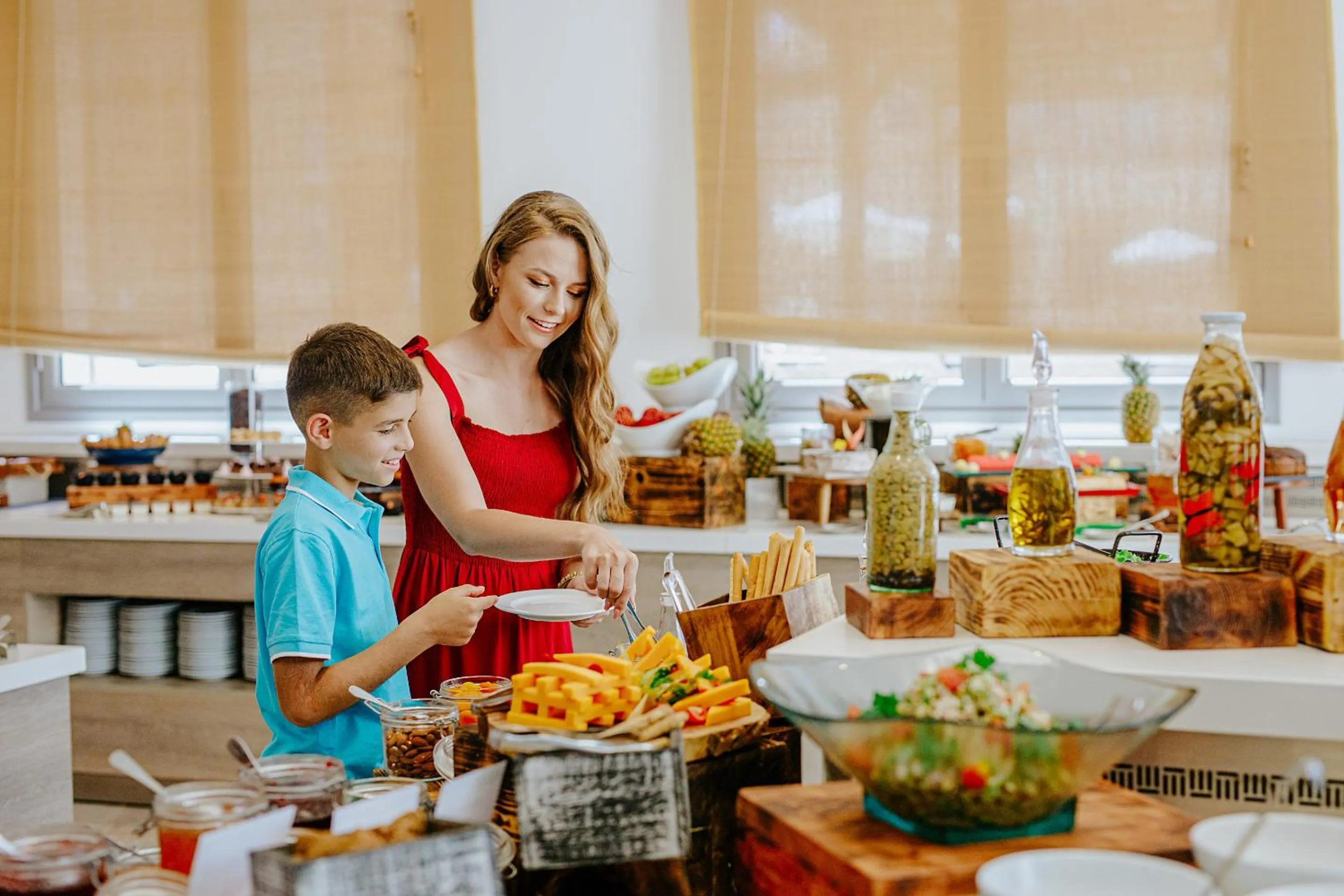 Restaurant/places to eat in Louis St. Elias Resort & Waterpark