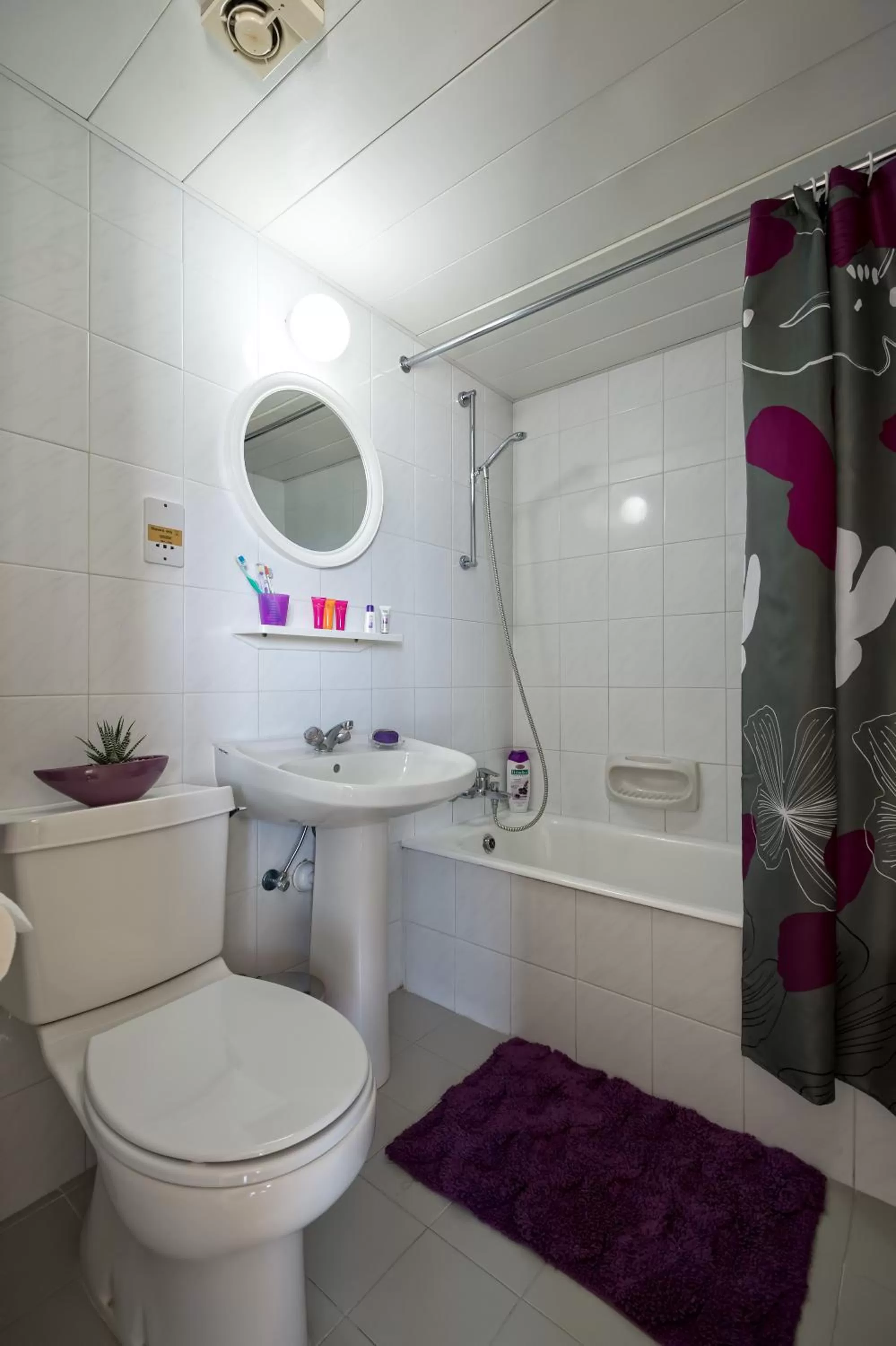 Bathroom in Sunny Hill Hotel Apartments