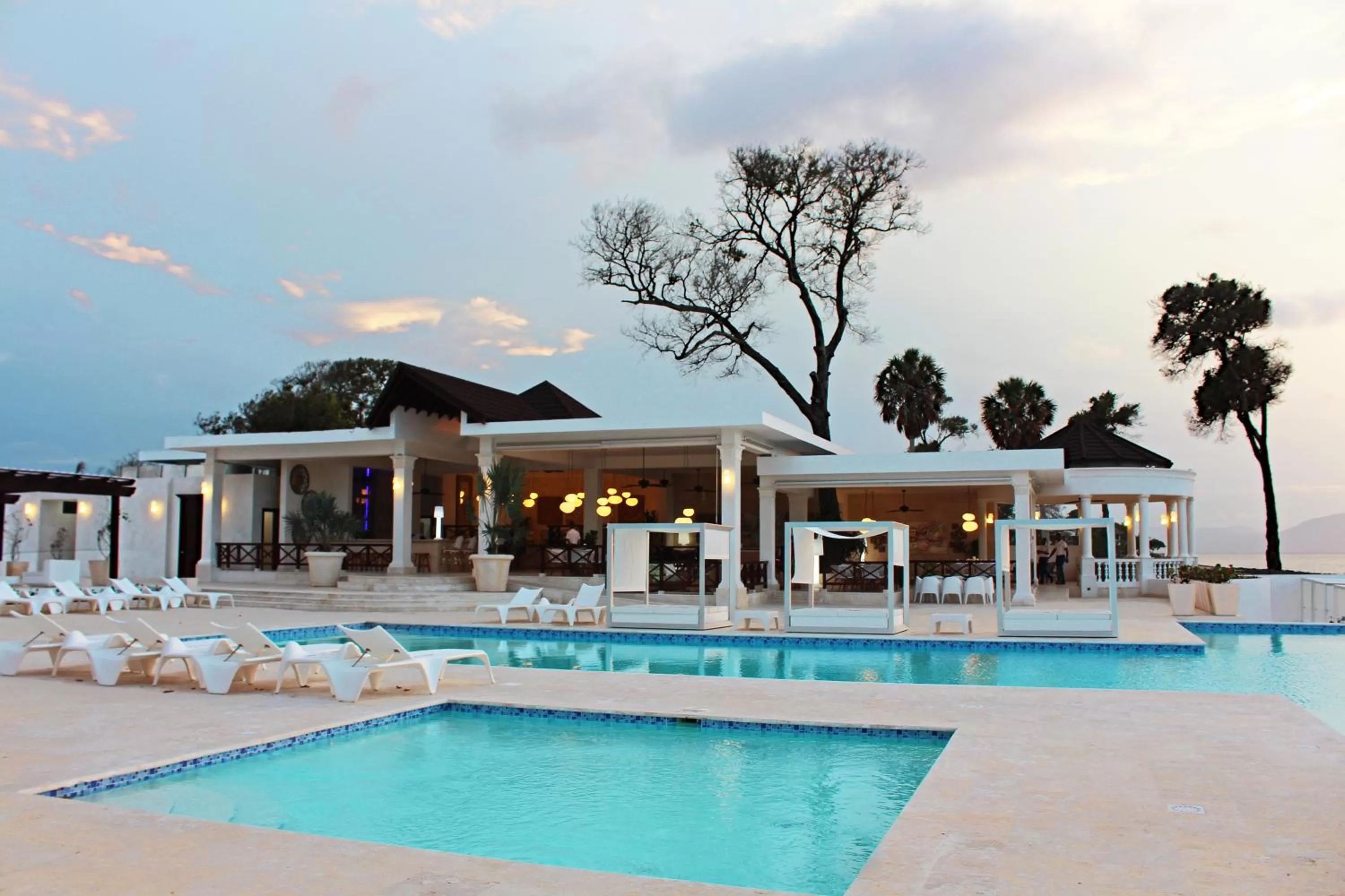 Restaurant/places to eat, Swimming Pool in Ocean Village Deluxe Resort & Spa