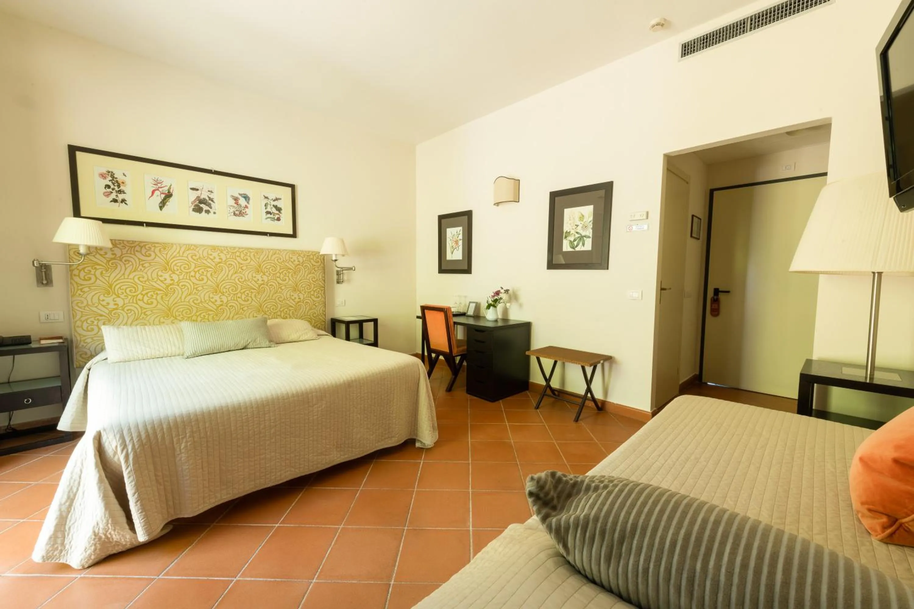 Patio, Bed in Si Montalcino Hotel