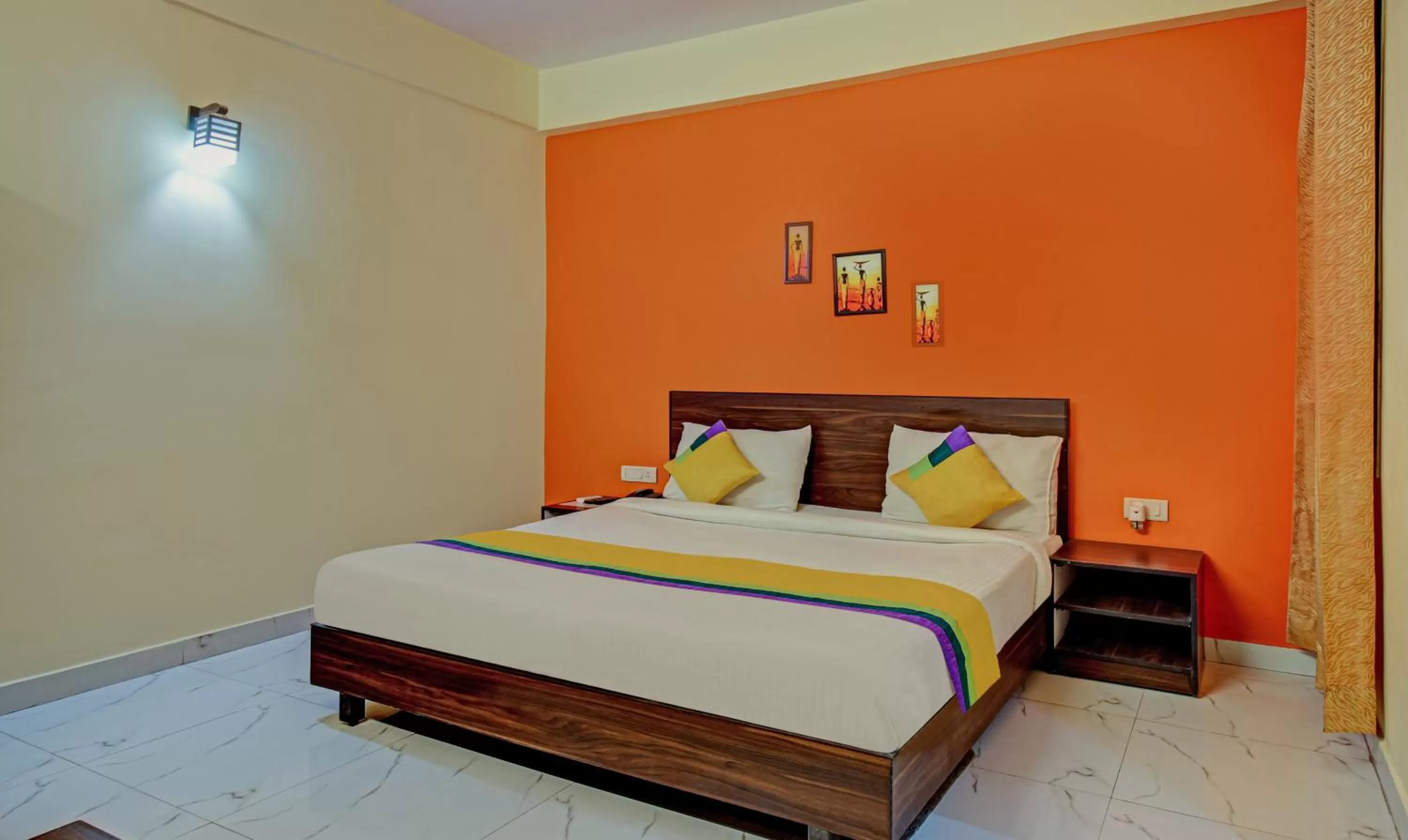 Itsy By Treebo - Royal Monarch