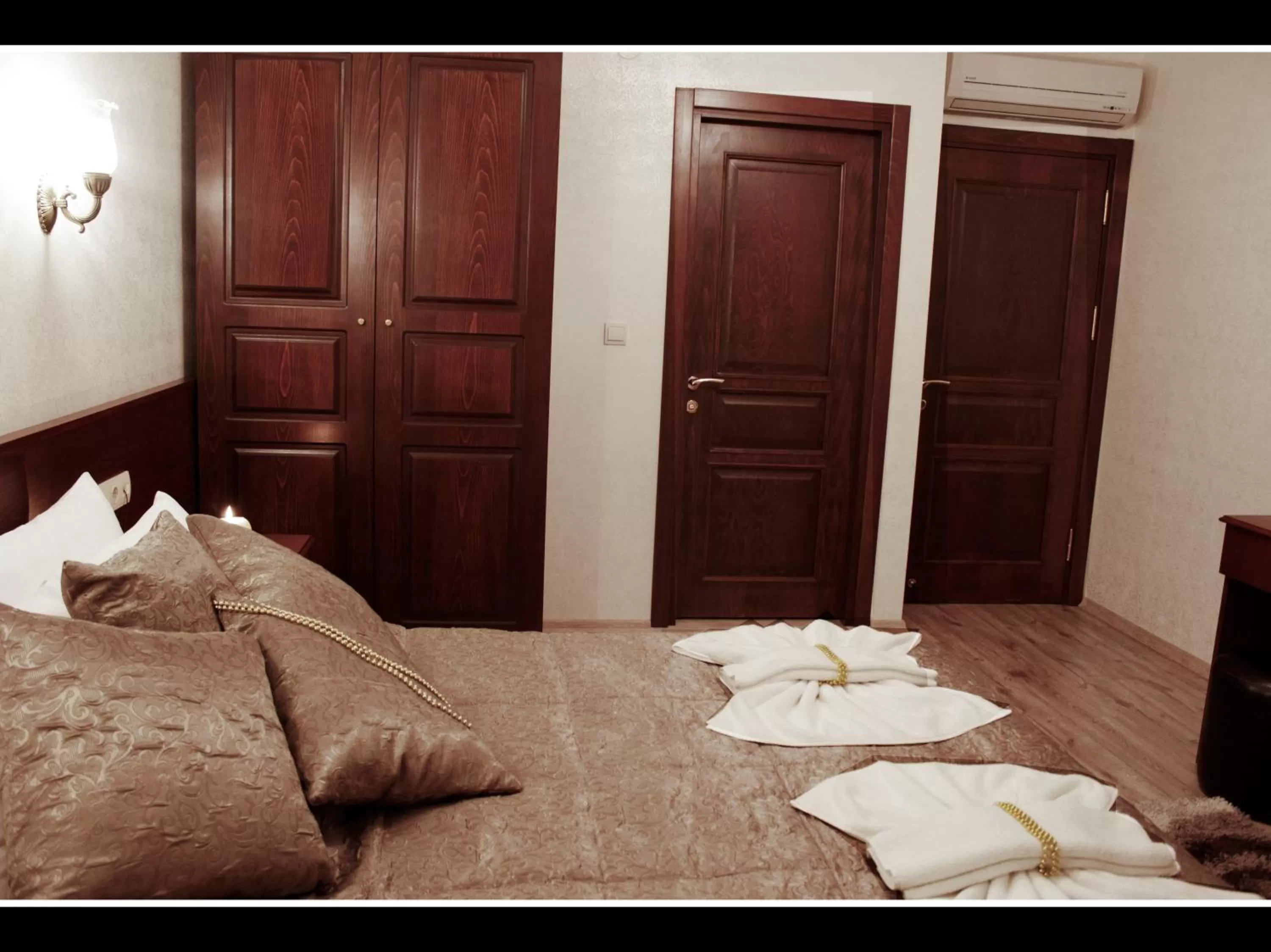 Photo of the whole room, Bed in Sultanahmet Cesme Hotel