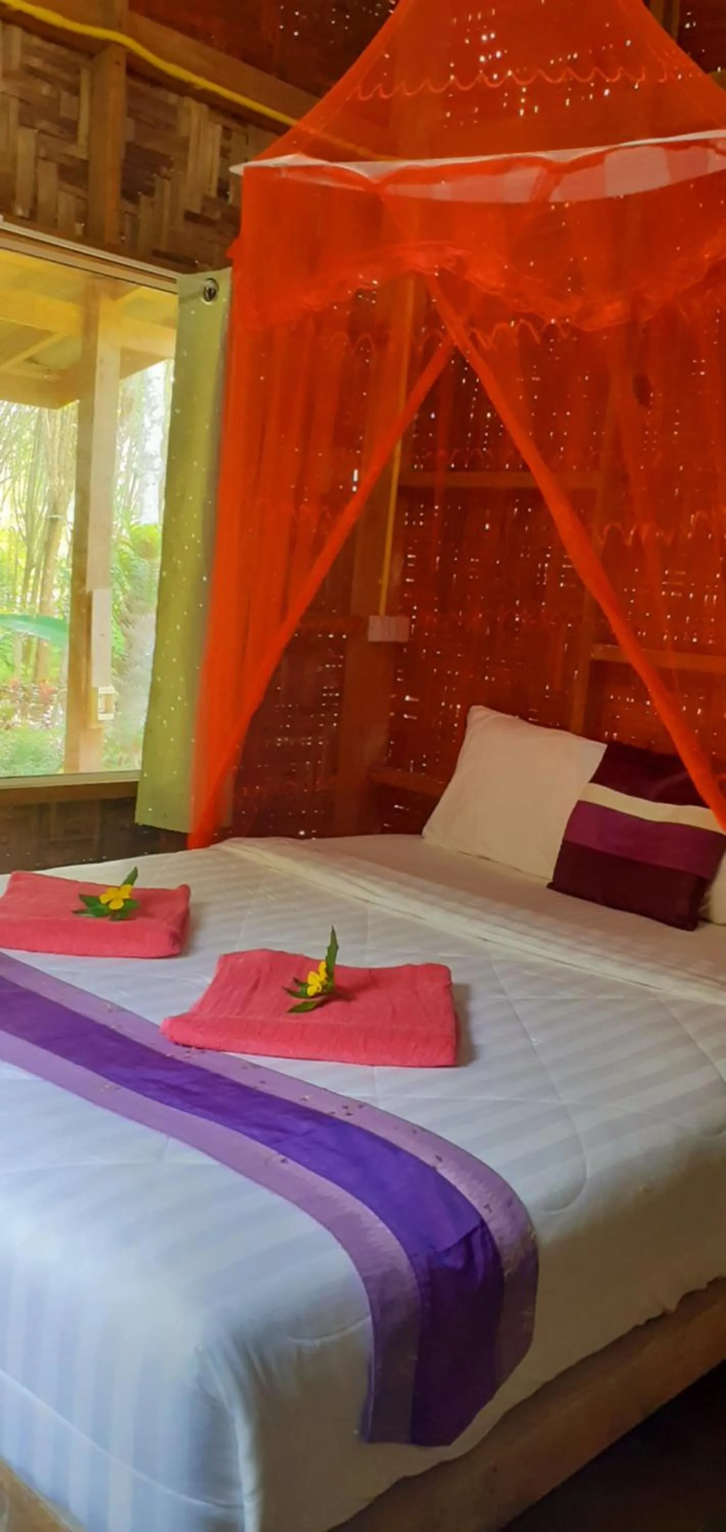 Bed in Lanta Maikeaw Bungalow