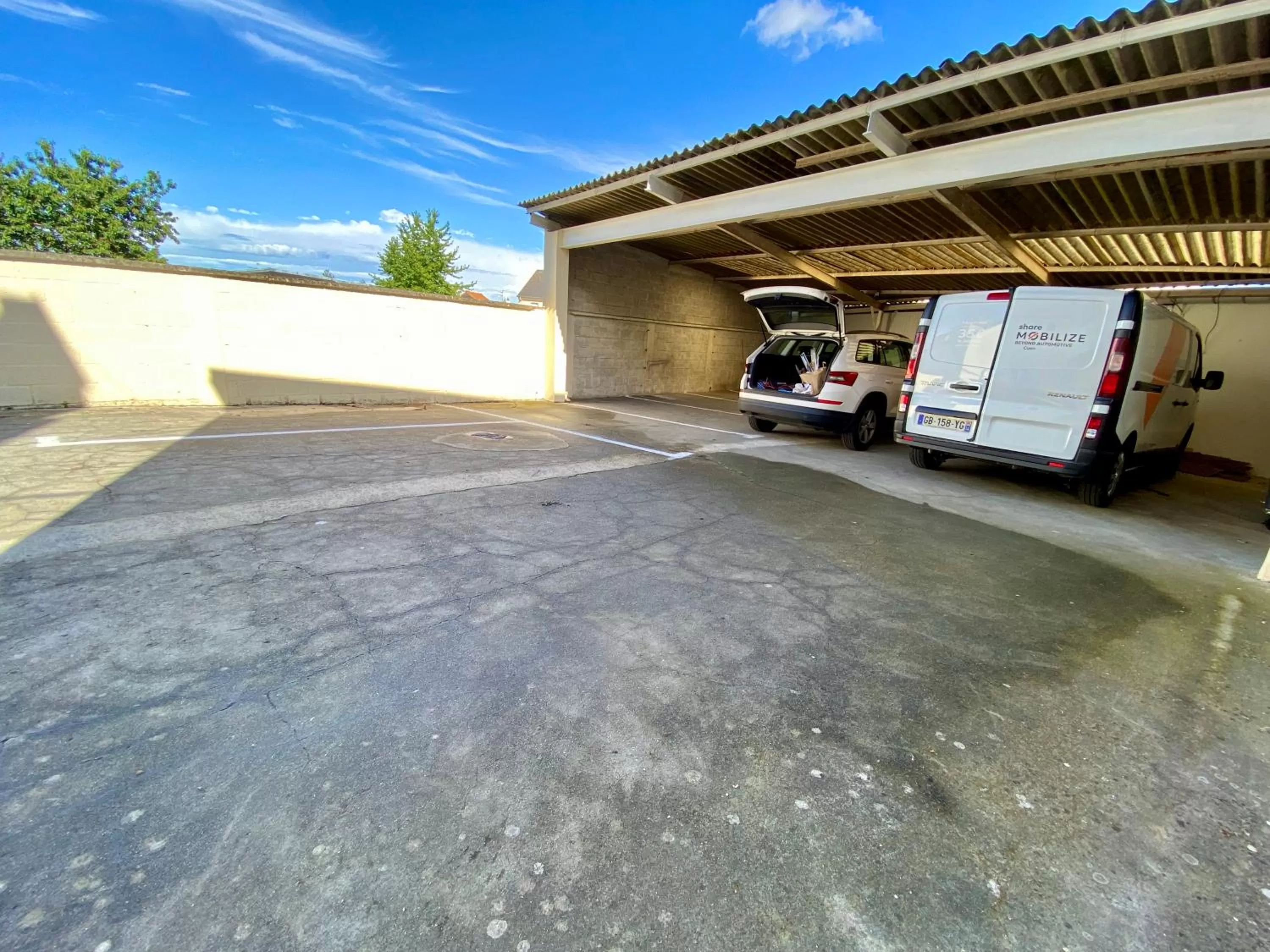 Parking in Bienvenue chez vous, Déplacement Pro