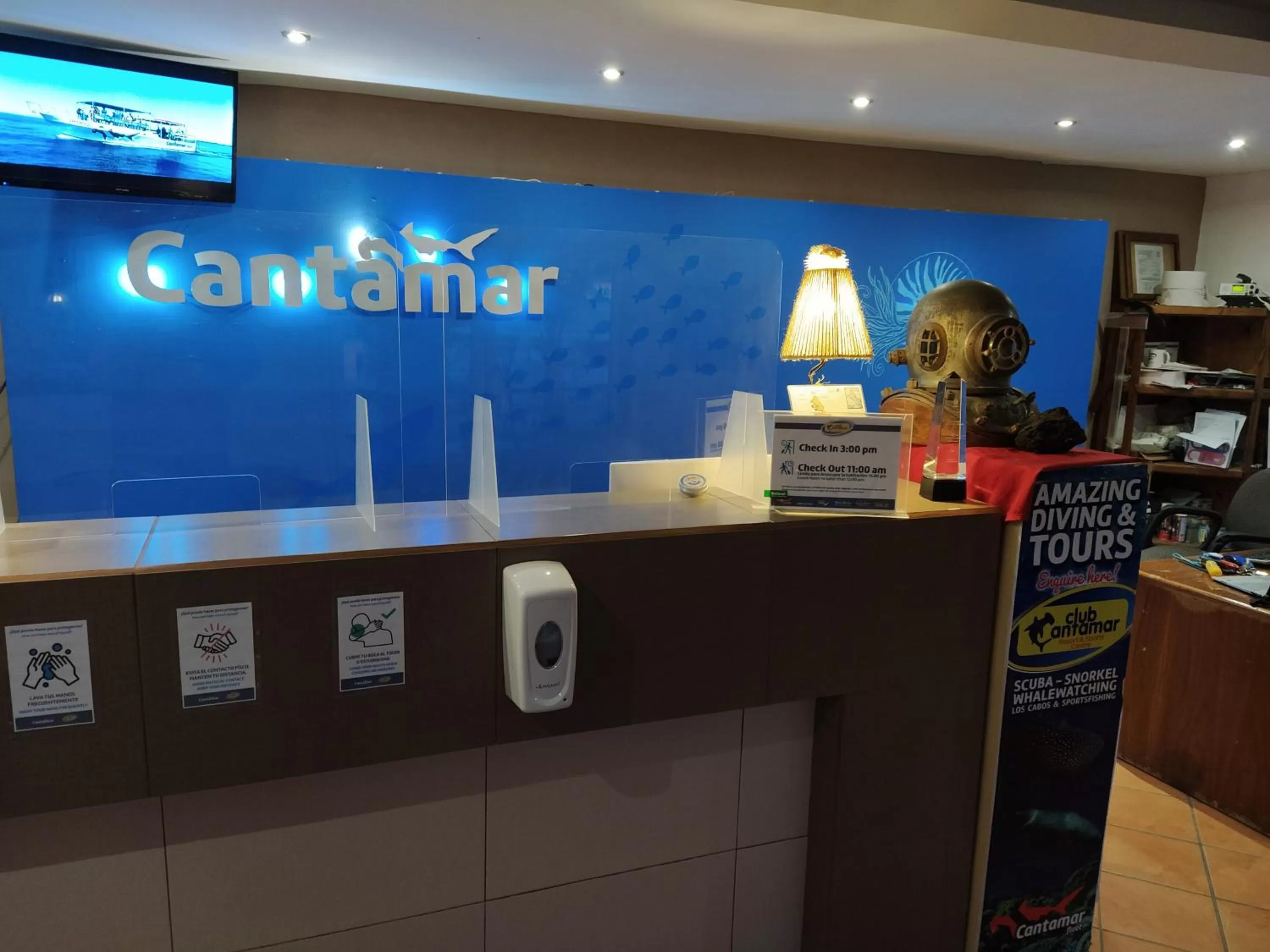 Lobby or reception in Club Cantamar Beach Hotel & Marina